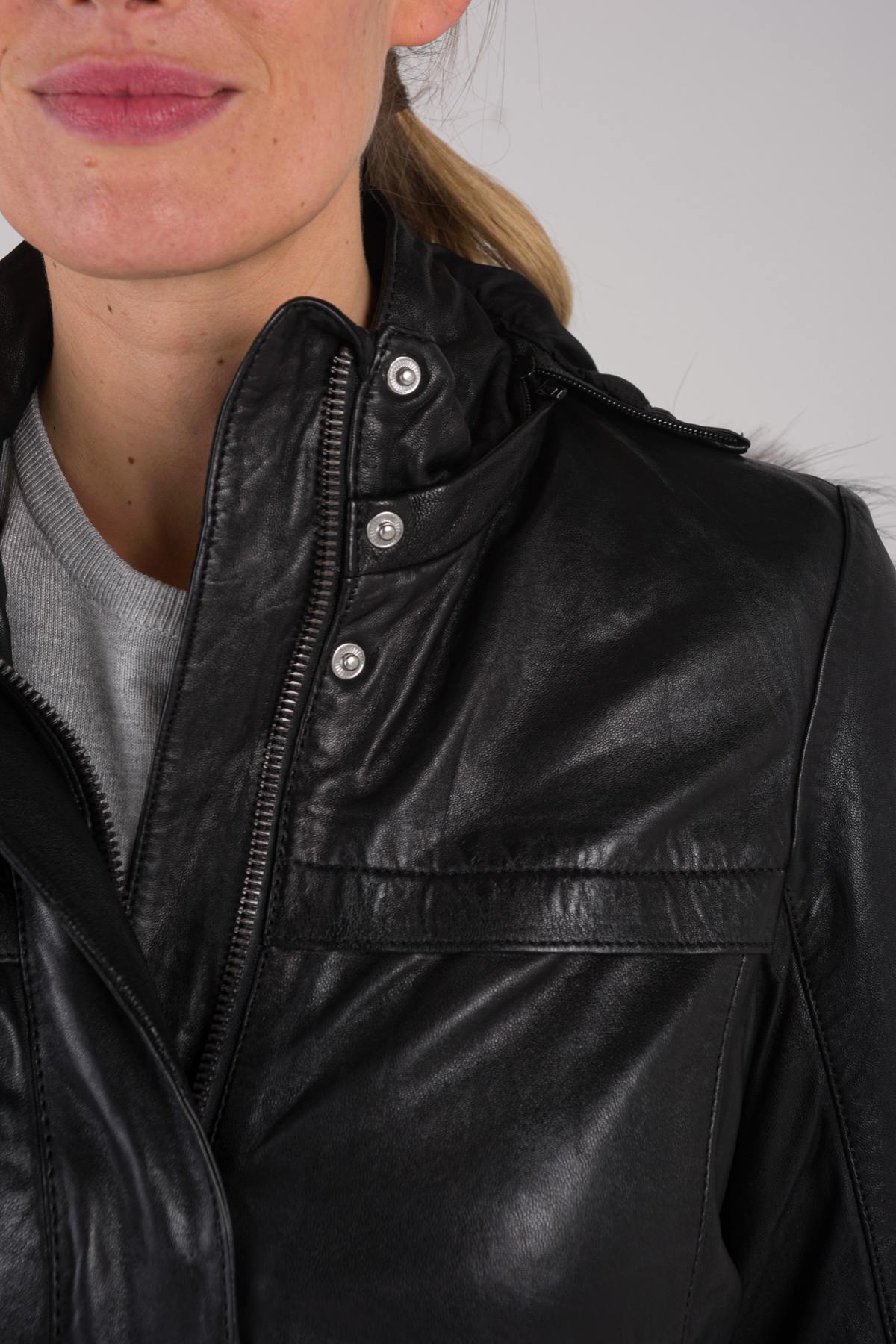 Leather jacket with fur collar - Image n°7