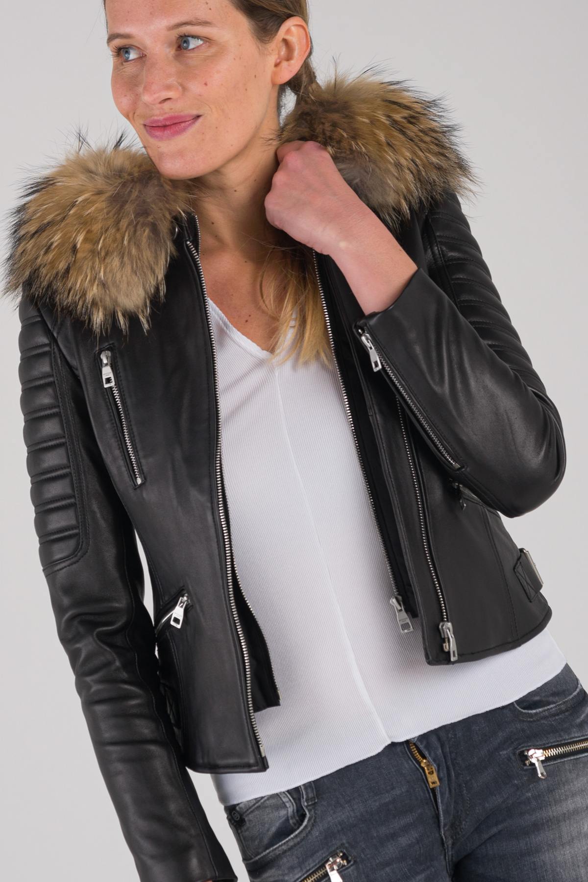 Feminine leather jacket with fur collar - Image n°6