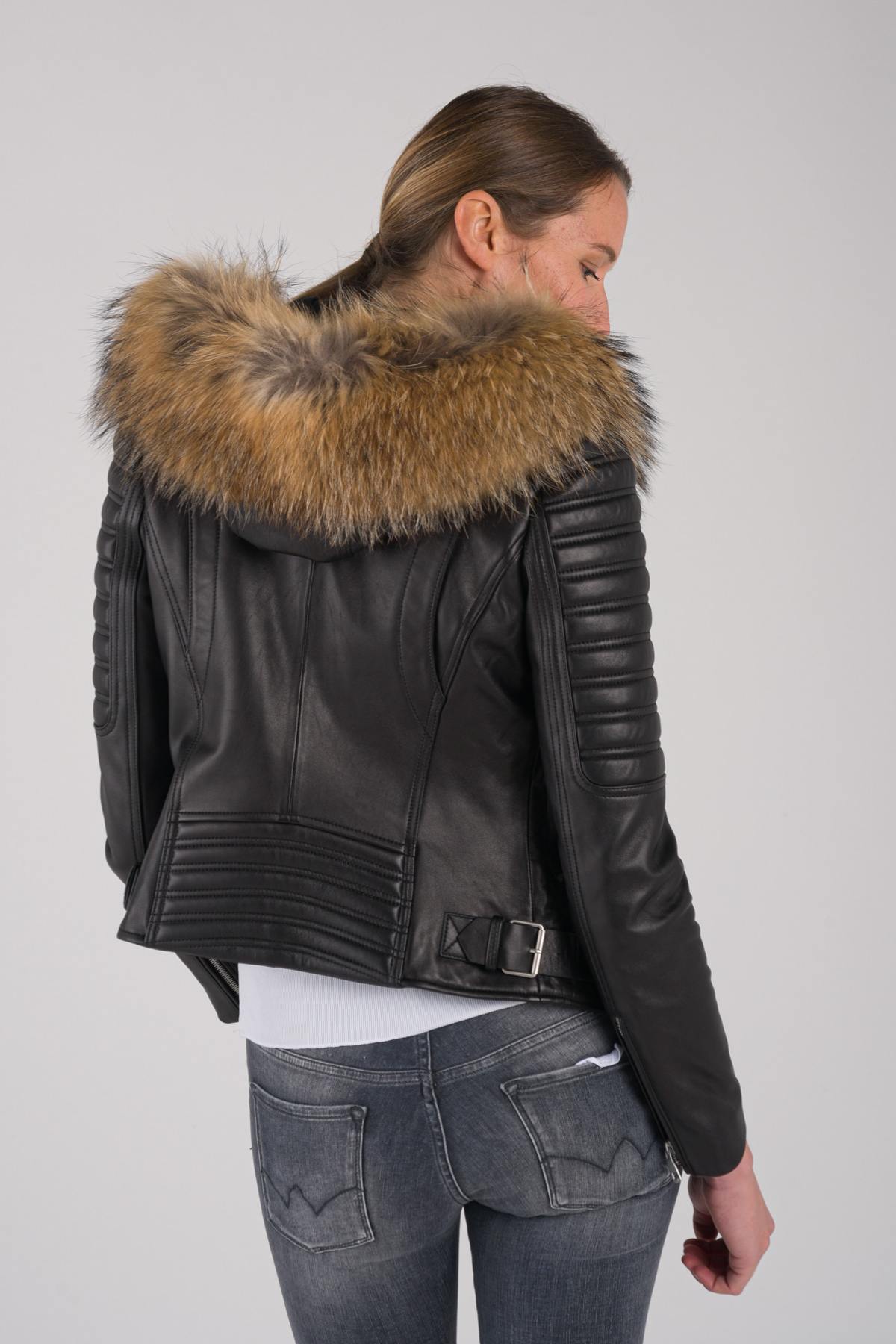 Feminine leather jacket with fur collar - Image n°5