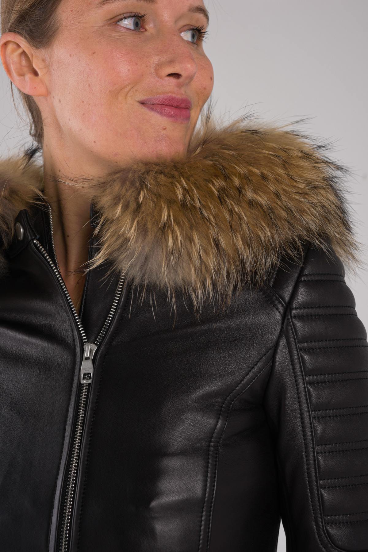 Feminine leather jacket with fur collar - Image n°2