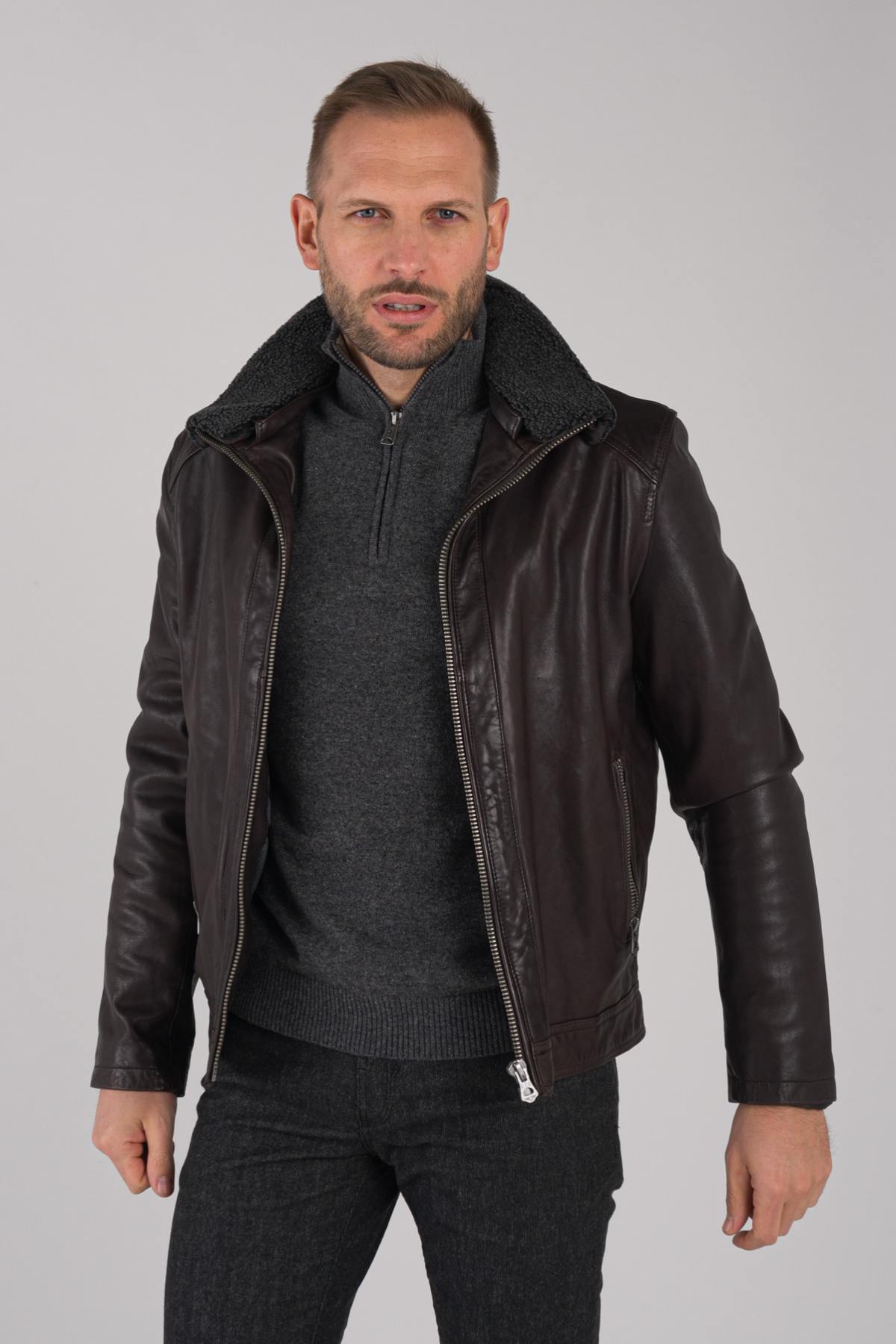 Dark brown leather jacket with fur collar - Image n°4