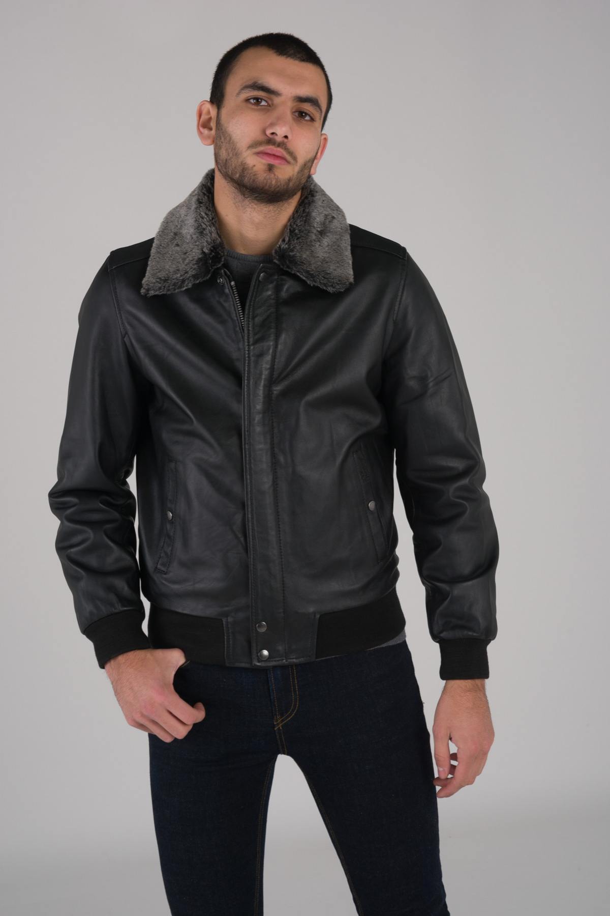 Black leather jacket with fur collar - Image n°4