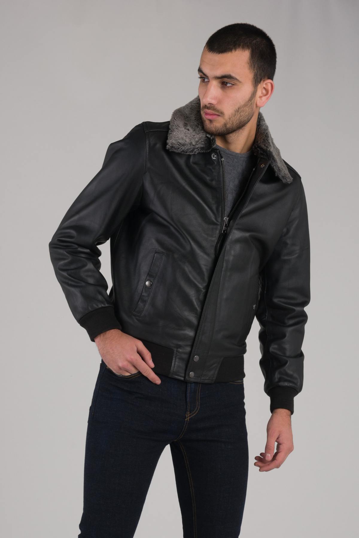 Black leather jacket with fur collar - Image n°1