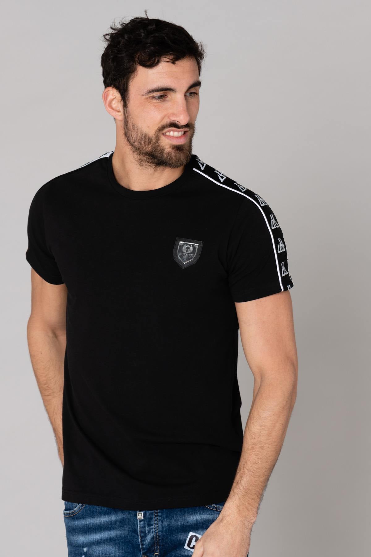 Men's black T-shirt close to the body - Image n°1