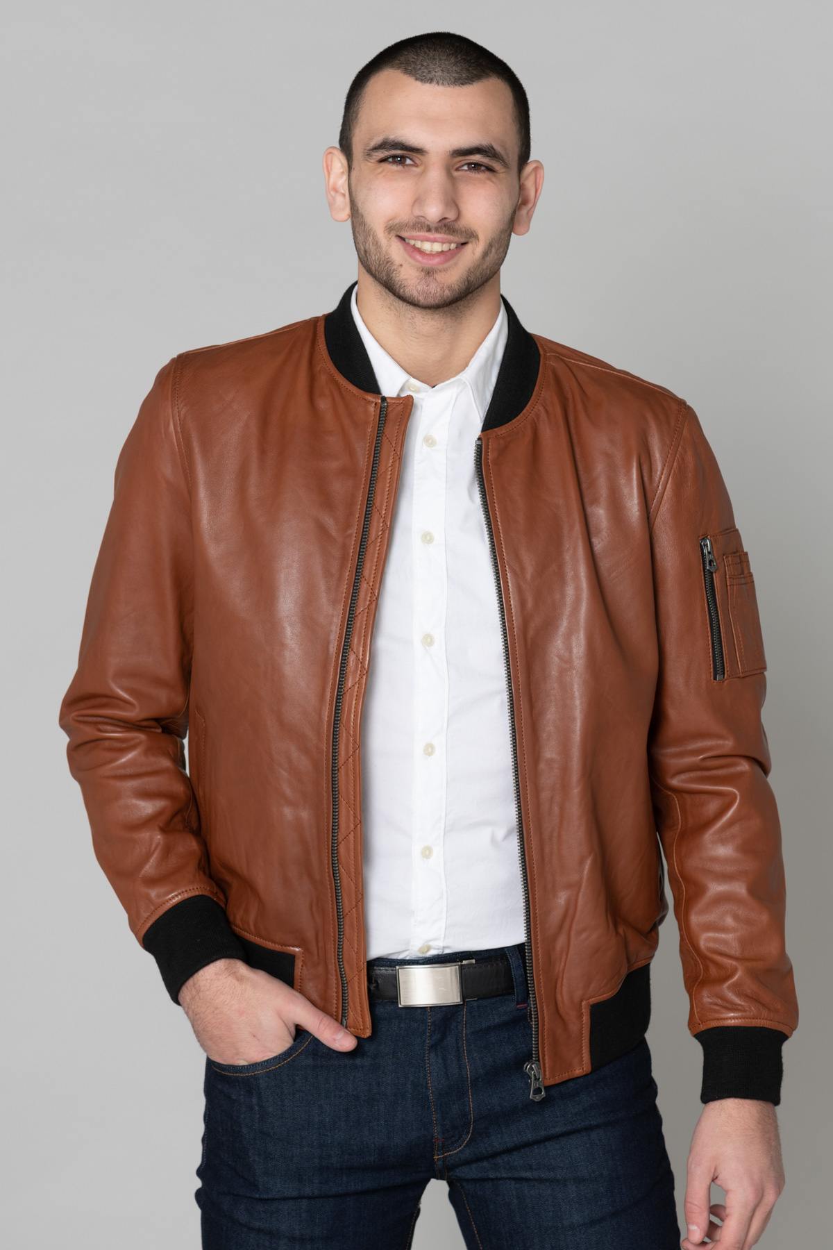 Bomber jacket in cognac leather and black ribbed edge - Image n°3