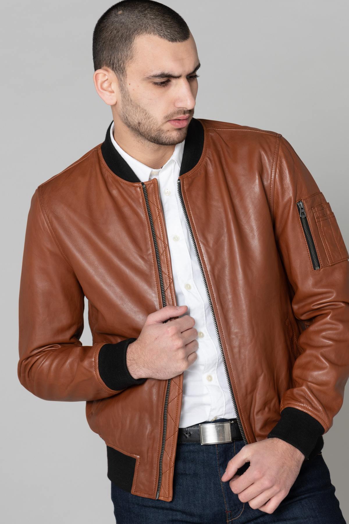 Bomber jacket in cognac leather and black ribbed edge - Image n°4