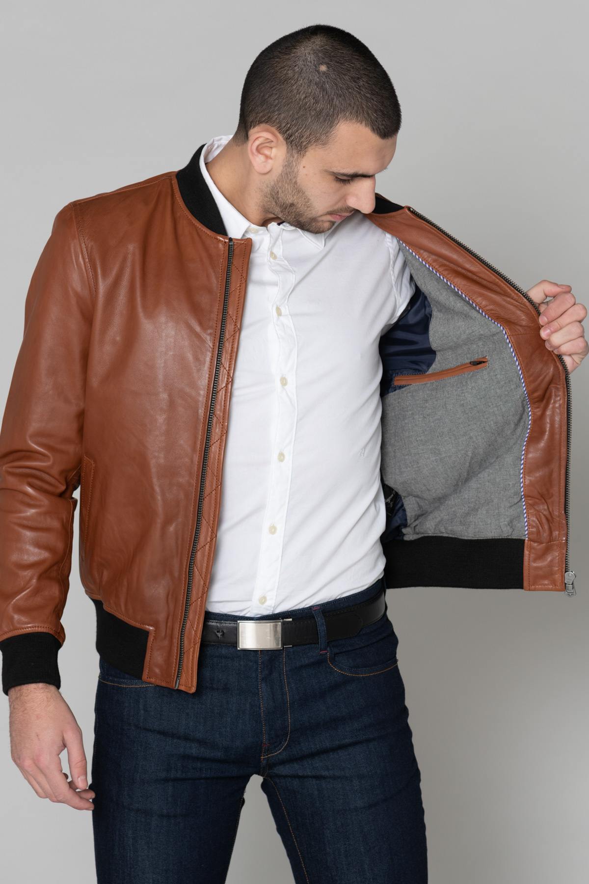 Bomber jacket in cognac leather and black ribbed edge - Image n°5