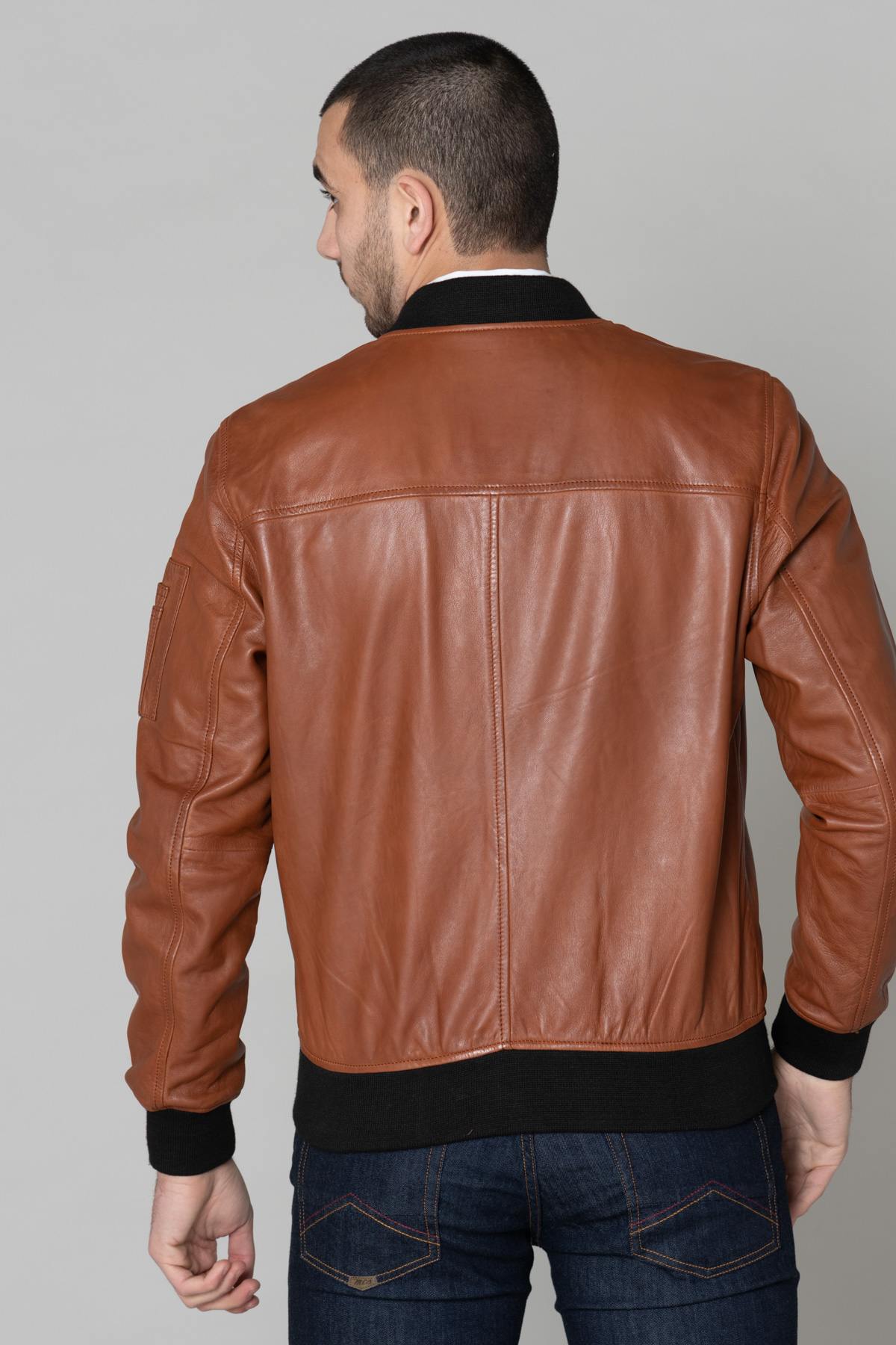 Bomber jacket in cognac leather and black ribbed edge - Image n°6