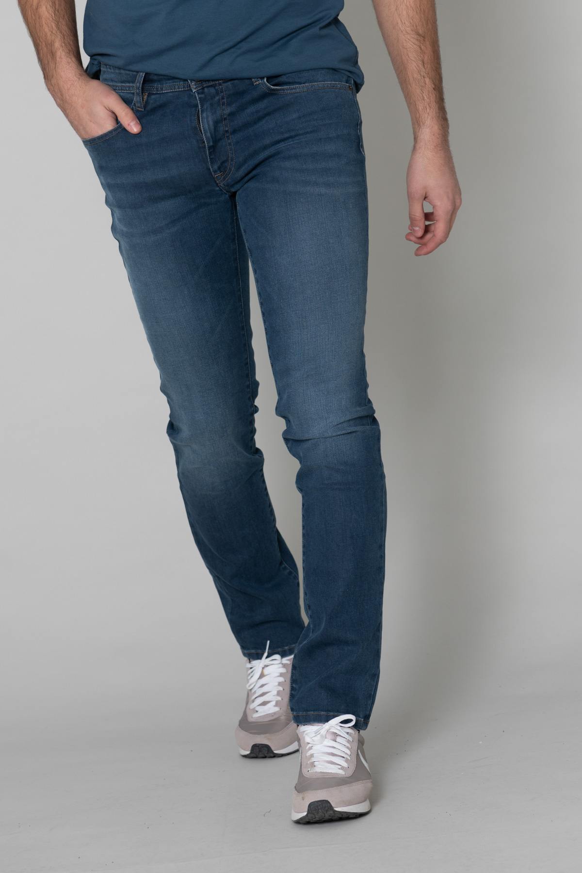 Men's slim fit washed blue jeans - Image n°1