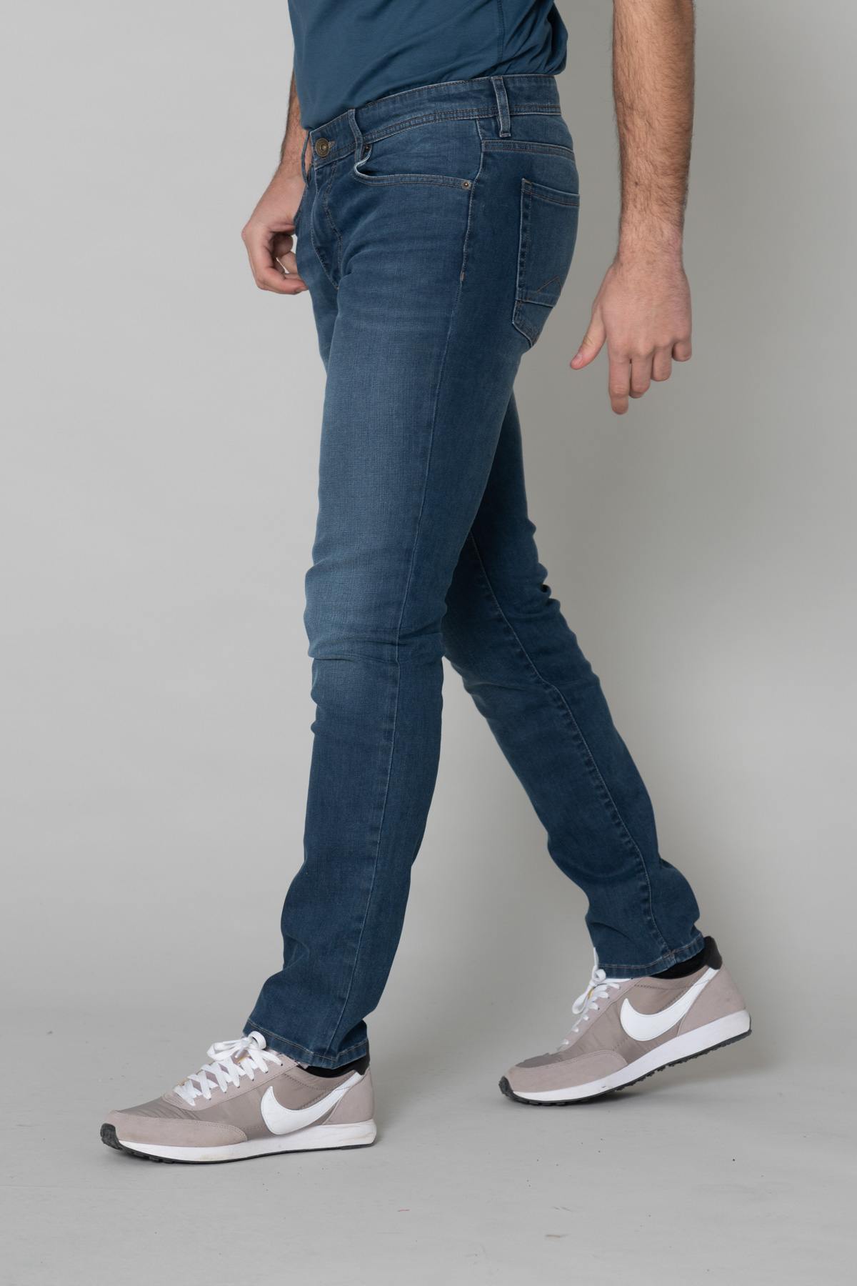 Men's slim fit washed blue jeans - Image n°6