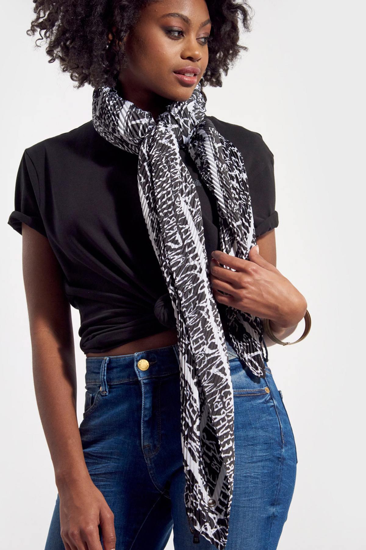 Women's scarf with black and white print - Image n°3