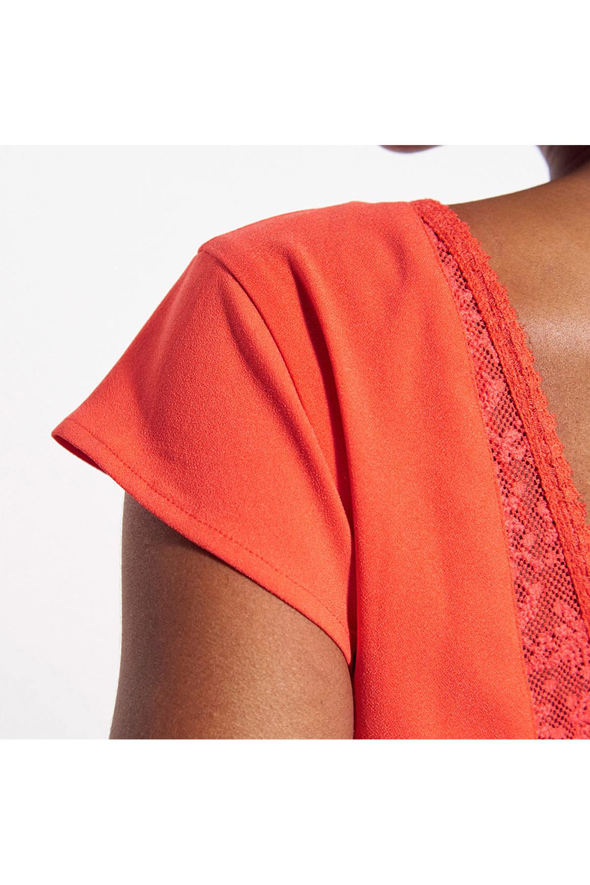 Coral color backless dress - Image n°5