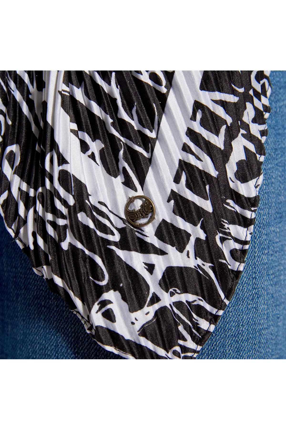 Women's scarf with black and white print - Image n°4