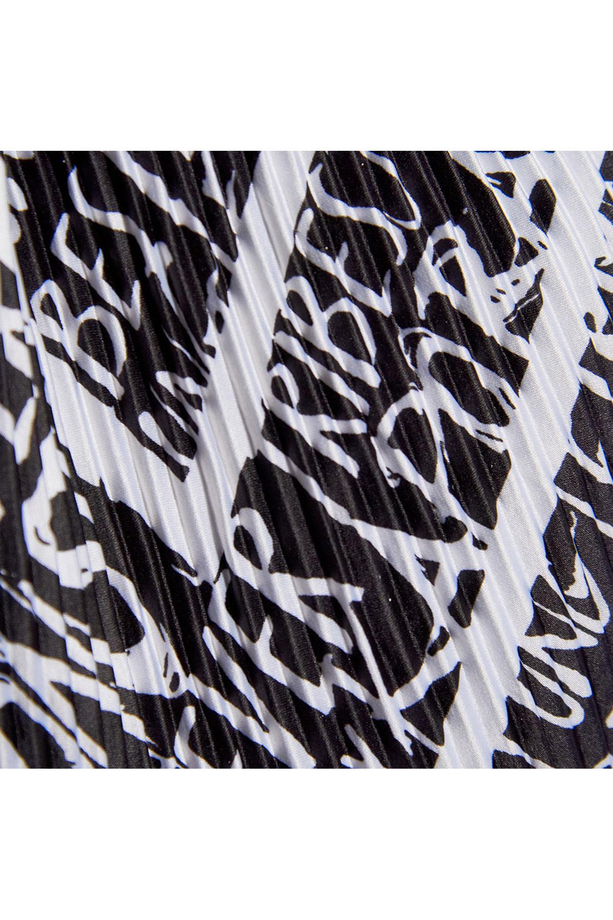 Women's scarf with black and white print - Image n°2