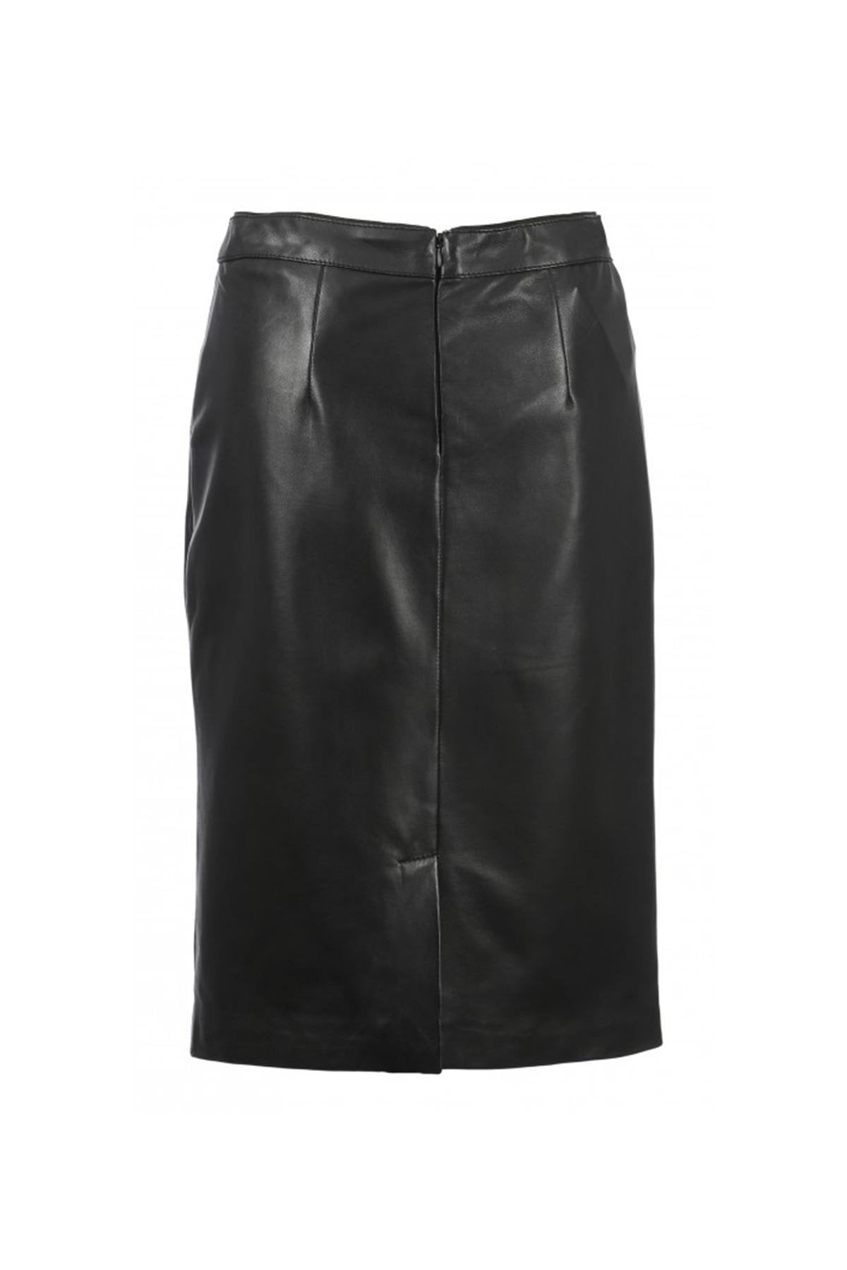 Mid-length fitted skirt in sheepskin leather - Image n°8