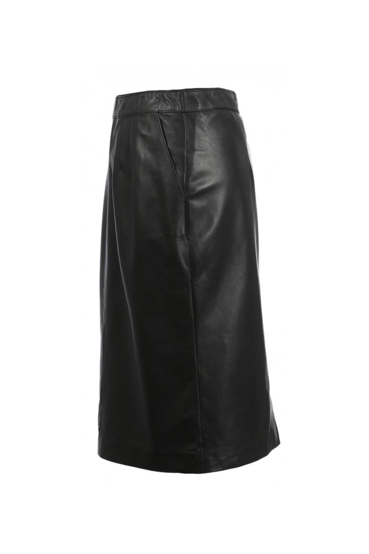 Mid-length fitted skirt in sheepskin leather - Image n°9