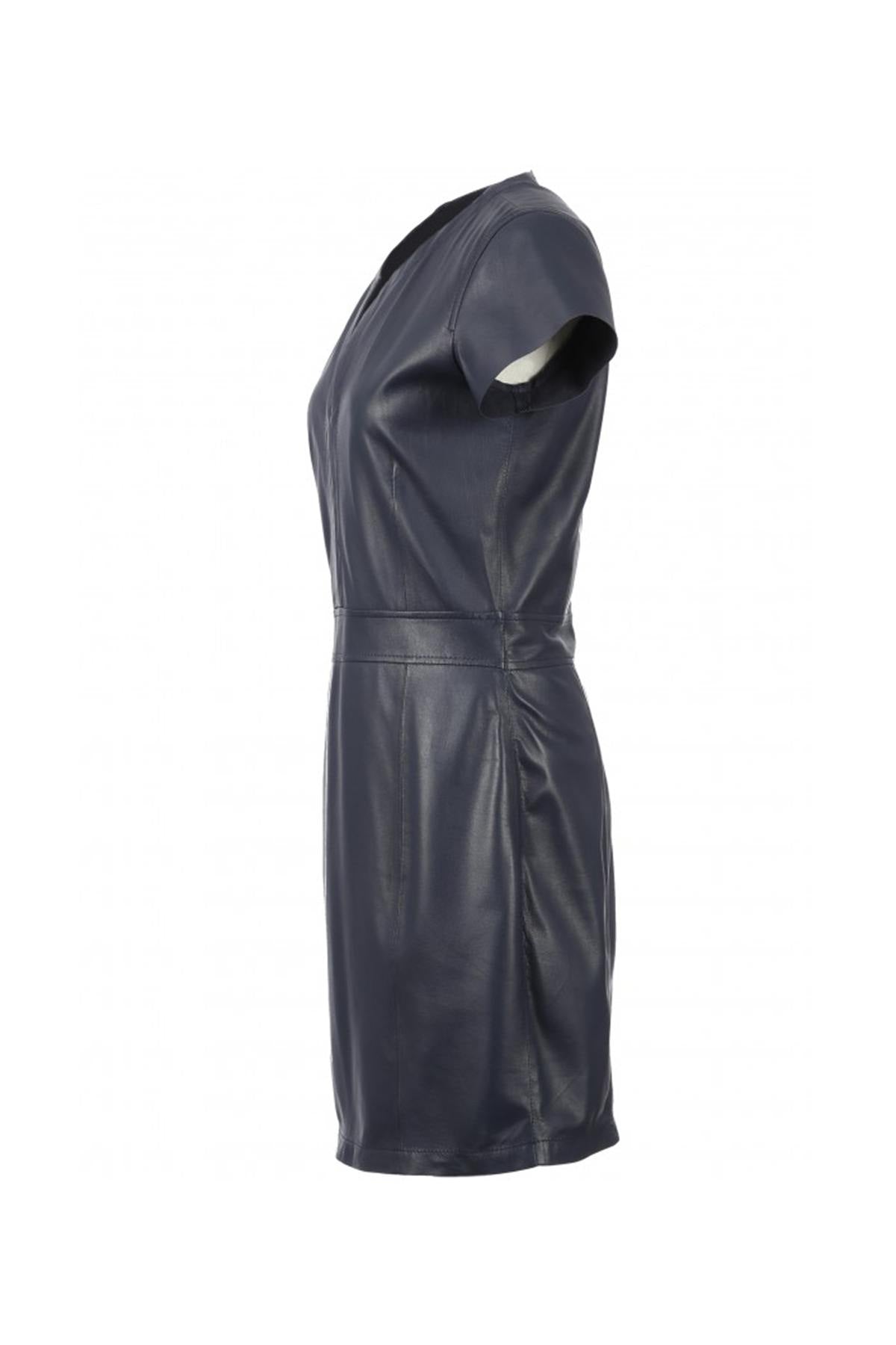 Trendy leather dress with V-neckline - Image n°8