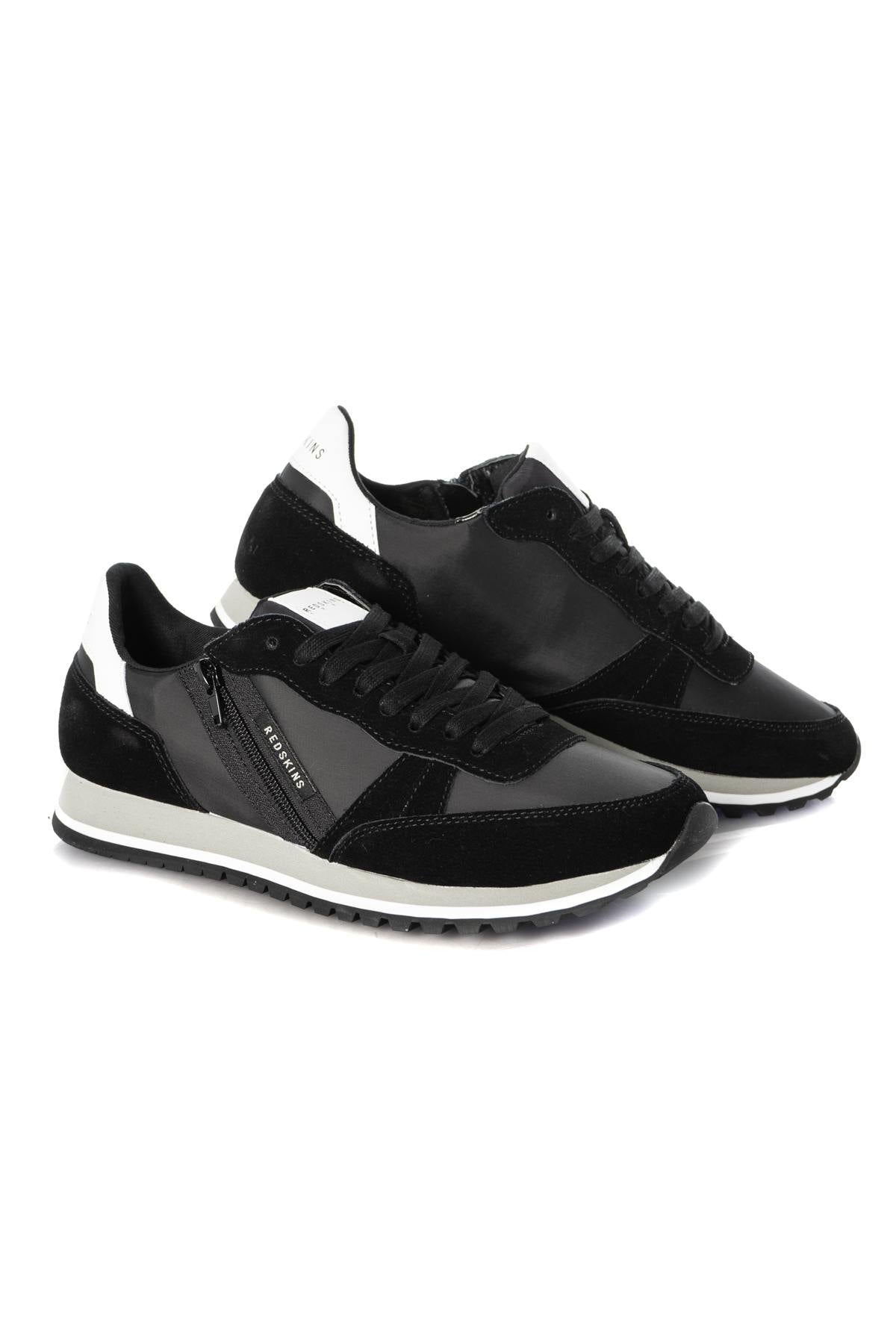 Black sneakers with white sole - Image n°1