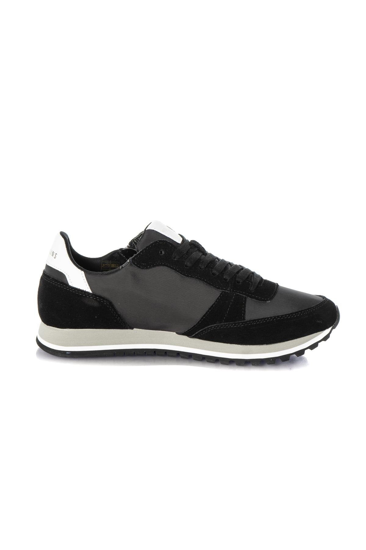 Black sneakers with white sole - Image n°2