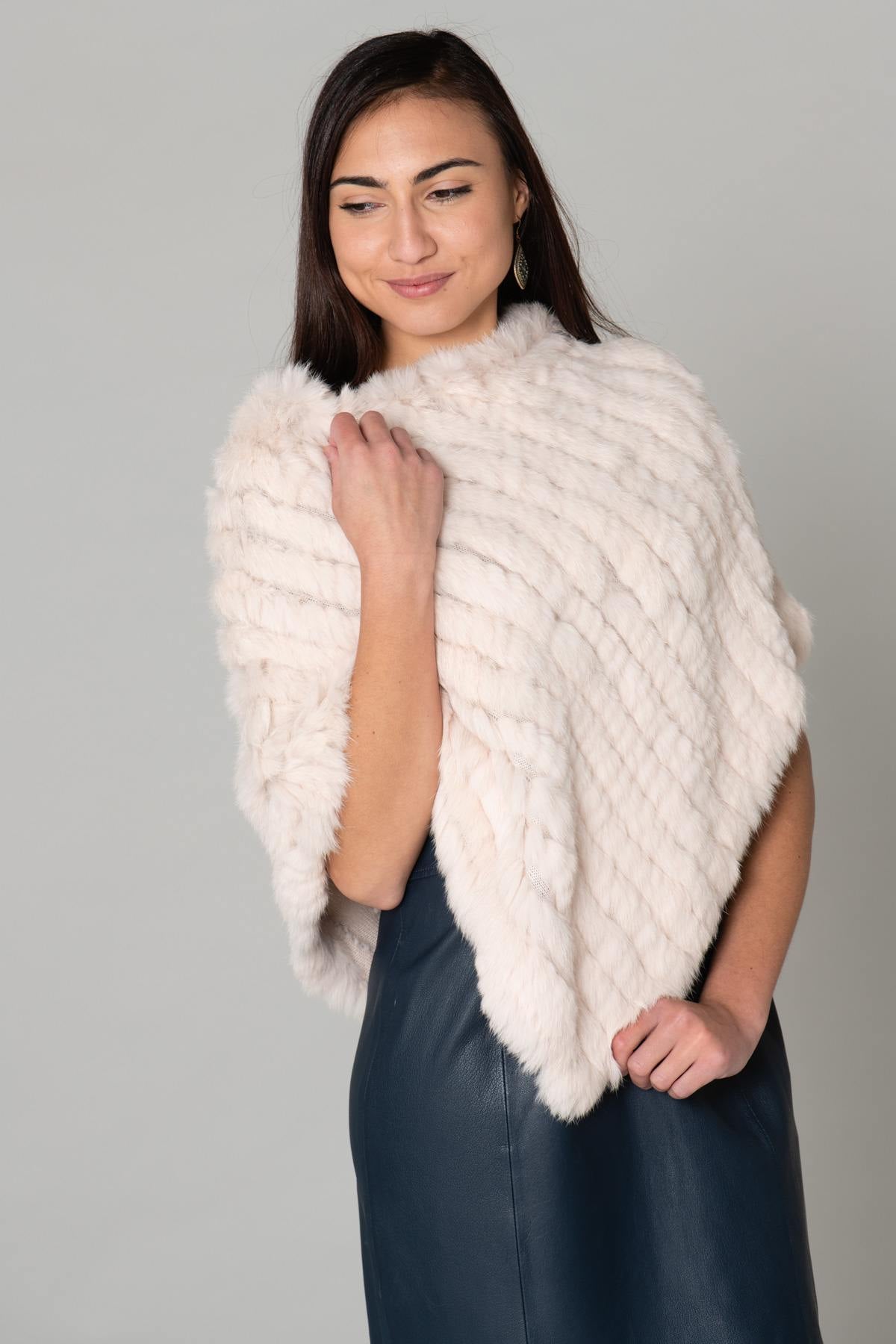 Powder pink fur poncho - Image n°1