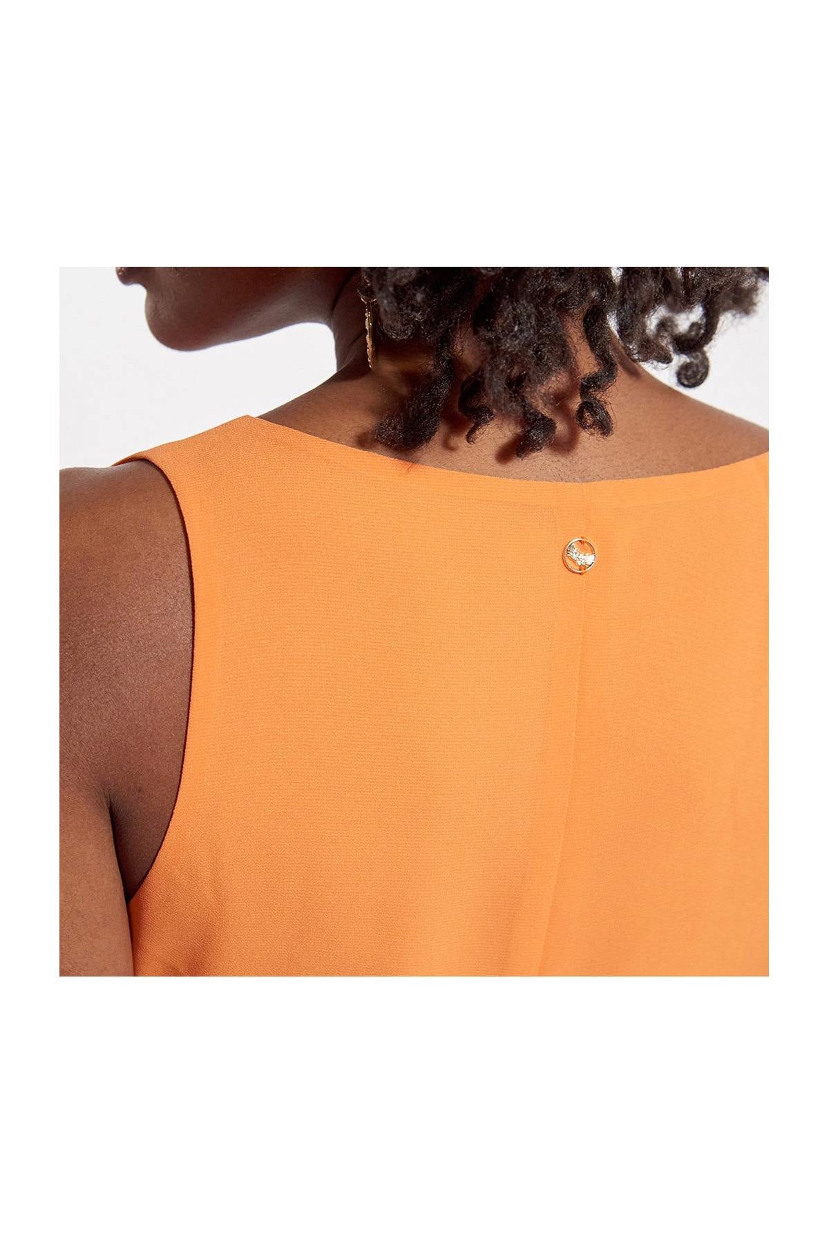 Orange pleated dress with V-neck - Image n°8