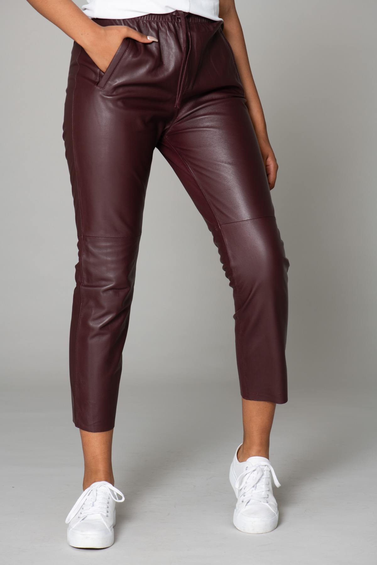 Burgundy genuine leather jogger pants - Image n°7