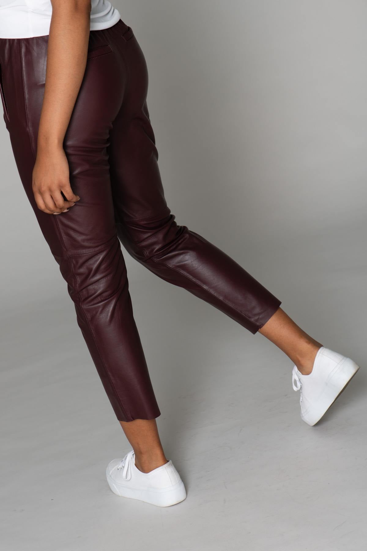 Burgundy genuine leather jogger pants - Image n°8