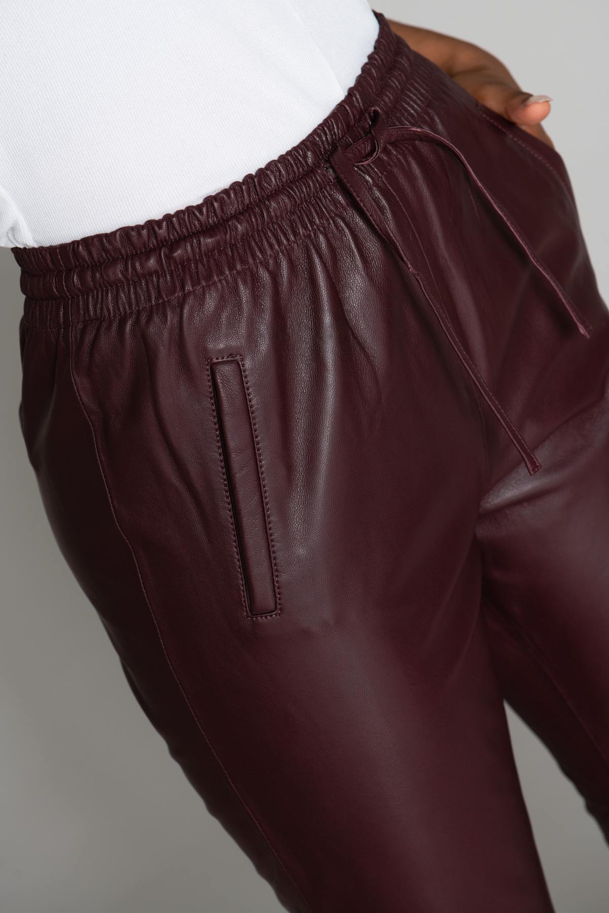 Burgundy genuine leather jogger pants - Image n°5