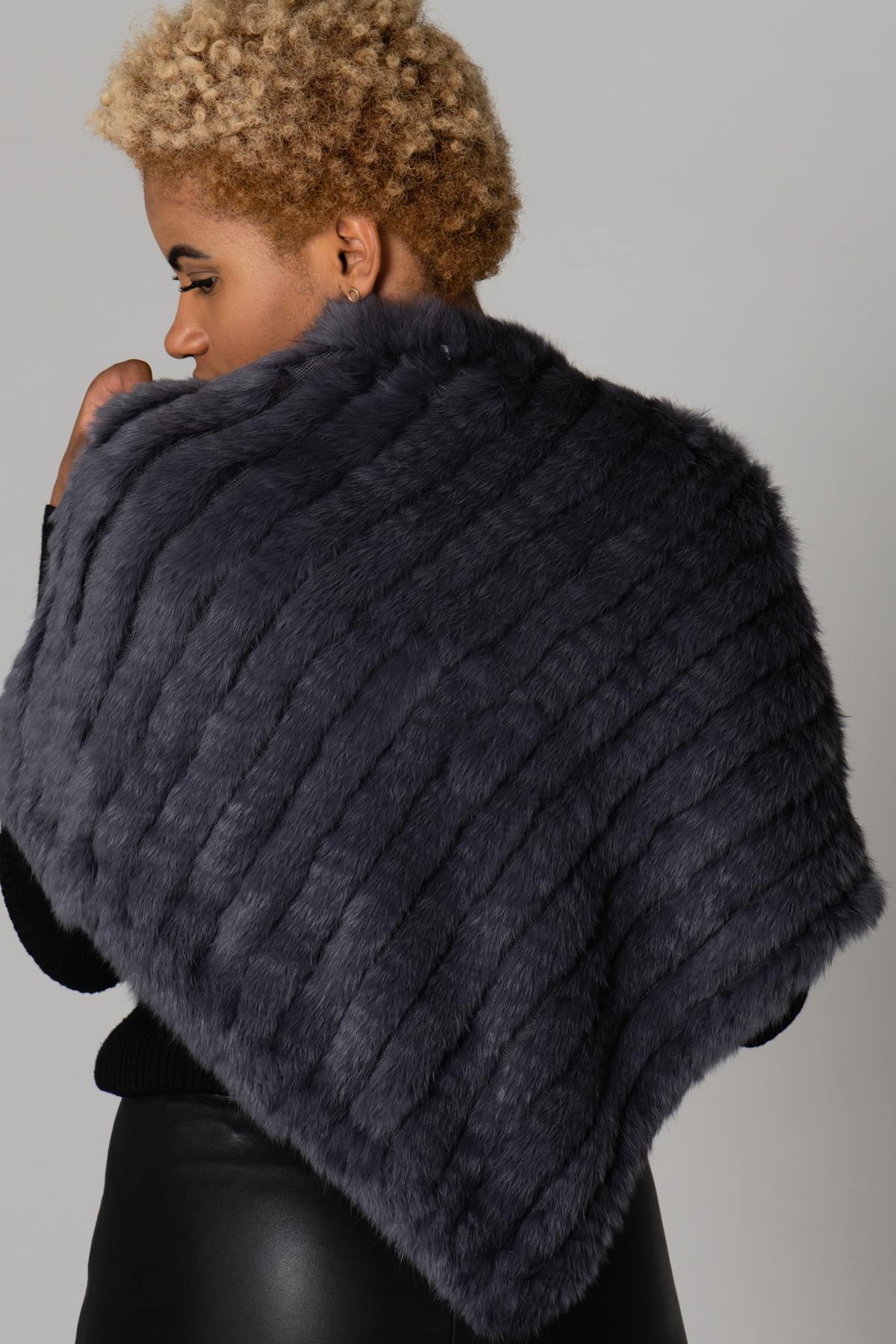 Knitted real rabbit fur poncho - Image n°4