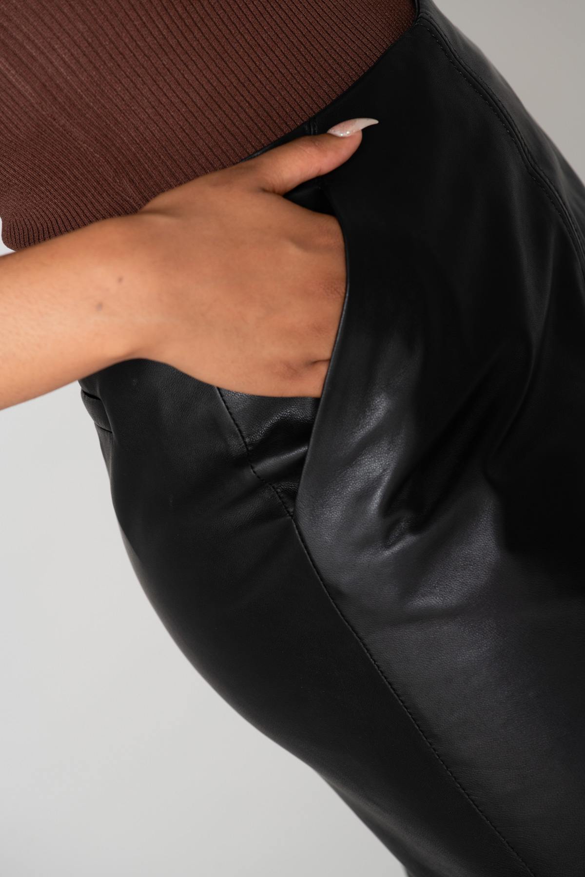 Short black leather pencil skirt - Image n°4