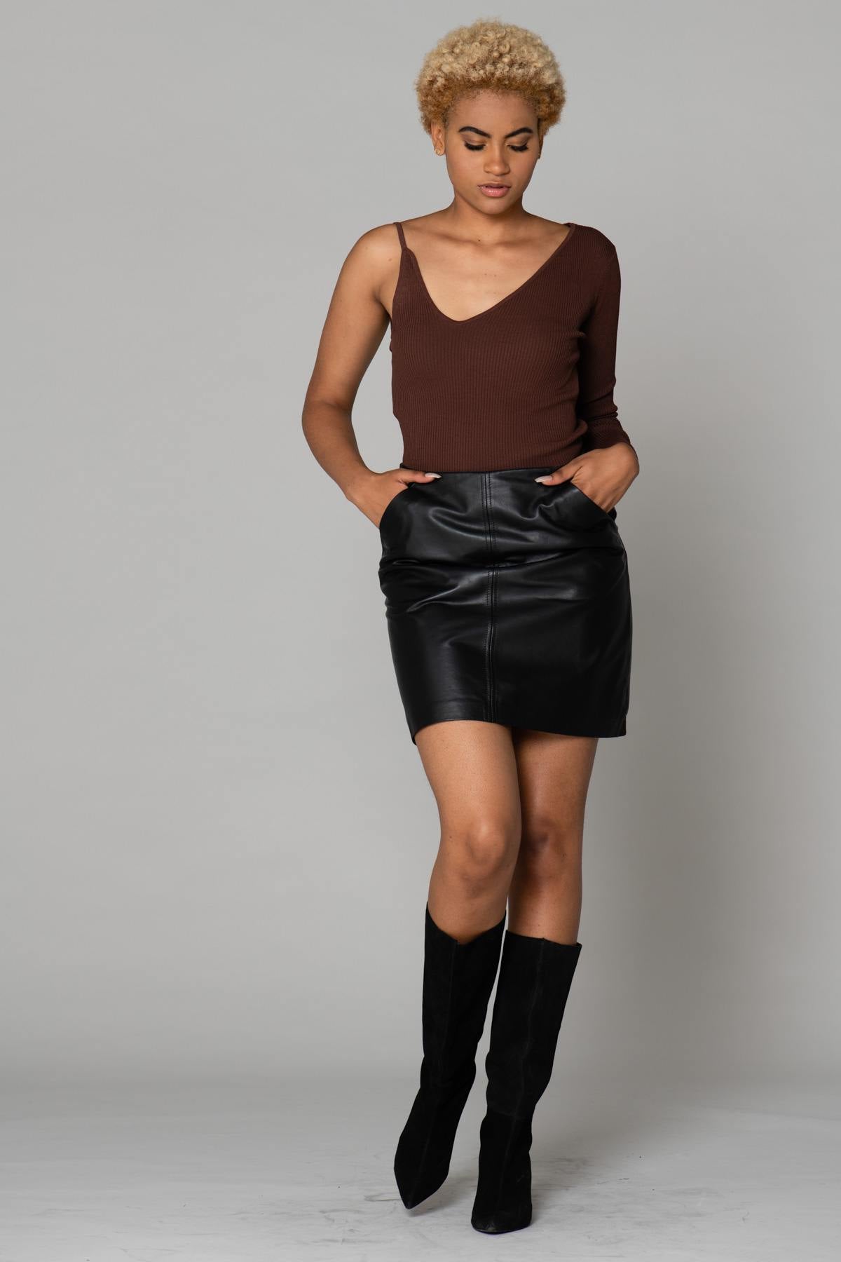 Short black leather pencil skirt - Image n°6