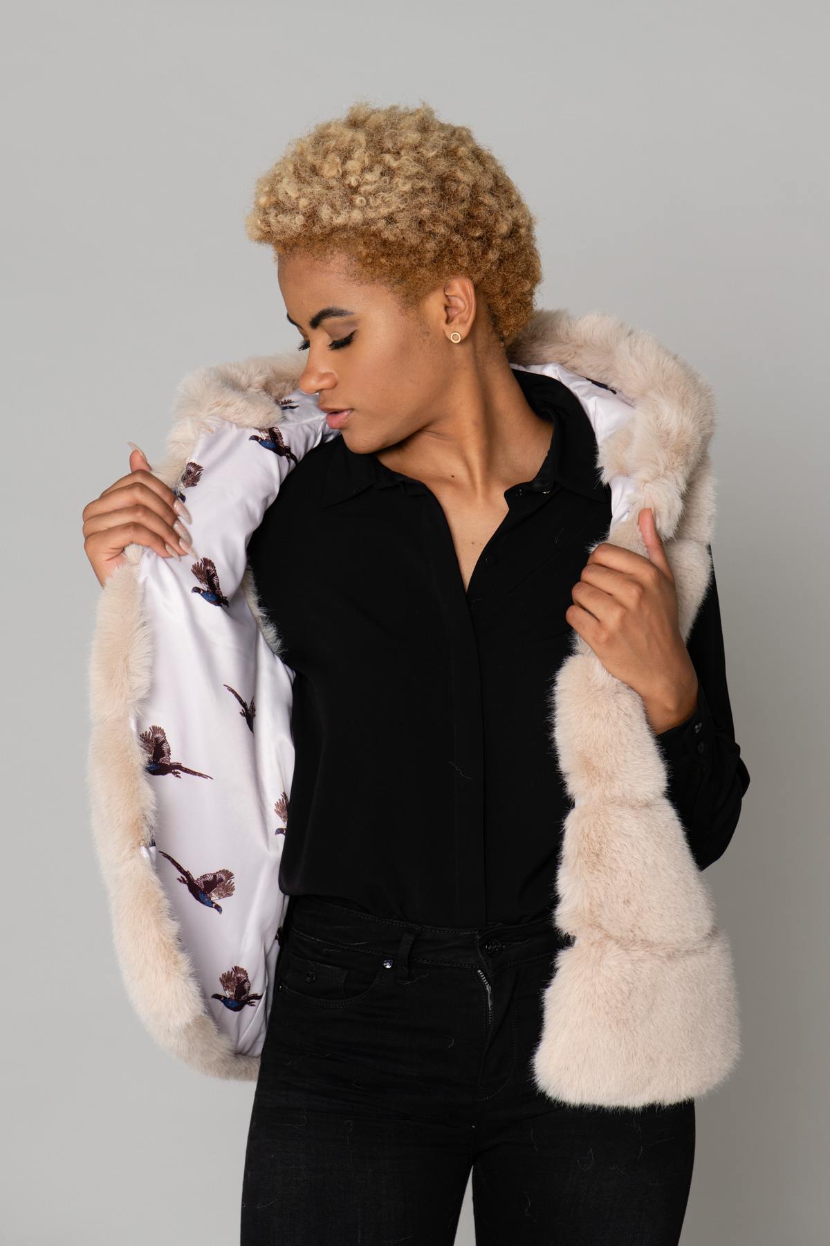 Long sleeveless faux fur vest - Image n°6