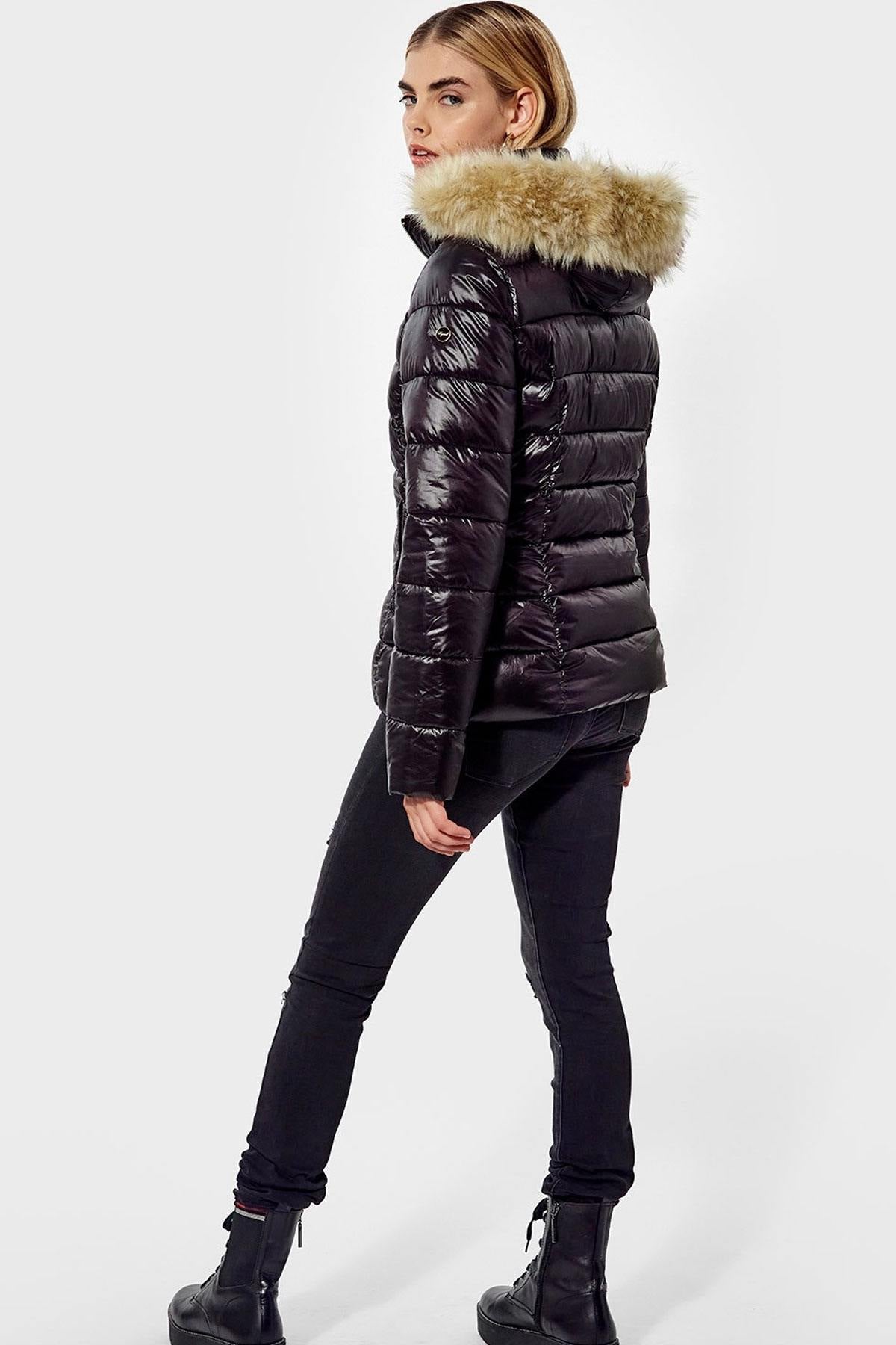 Black down jacket with fur collar - Image n°5