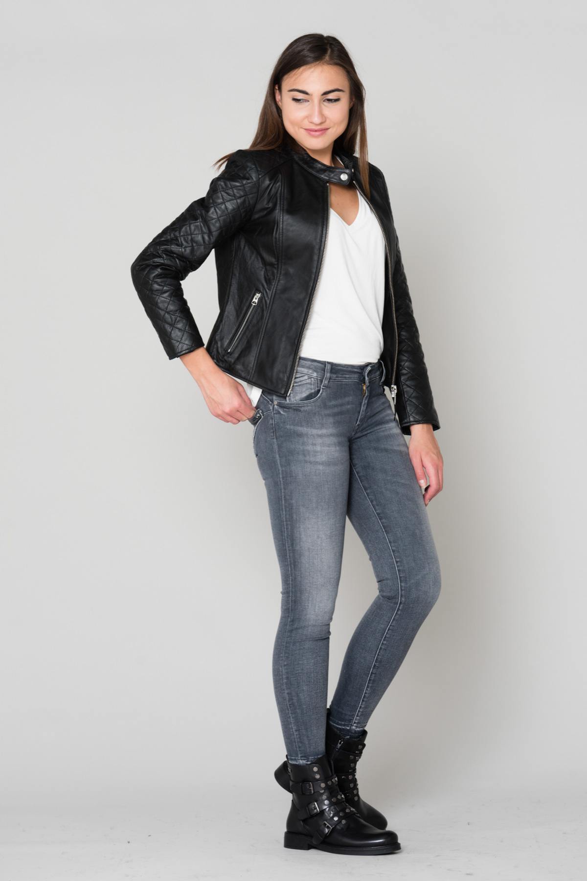 Women's round-neck sheepskin leather jacket - Image n°3