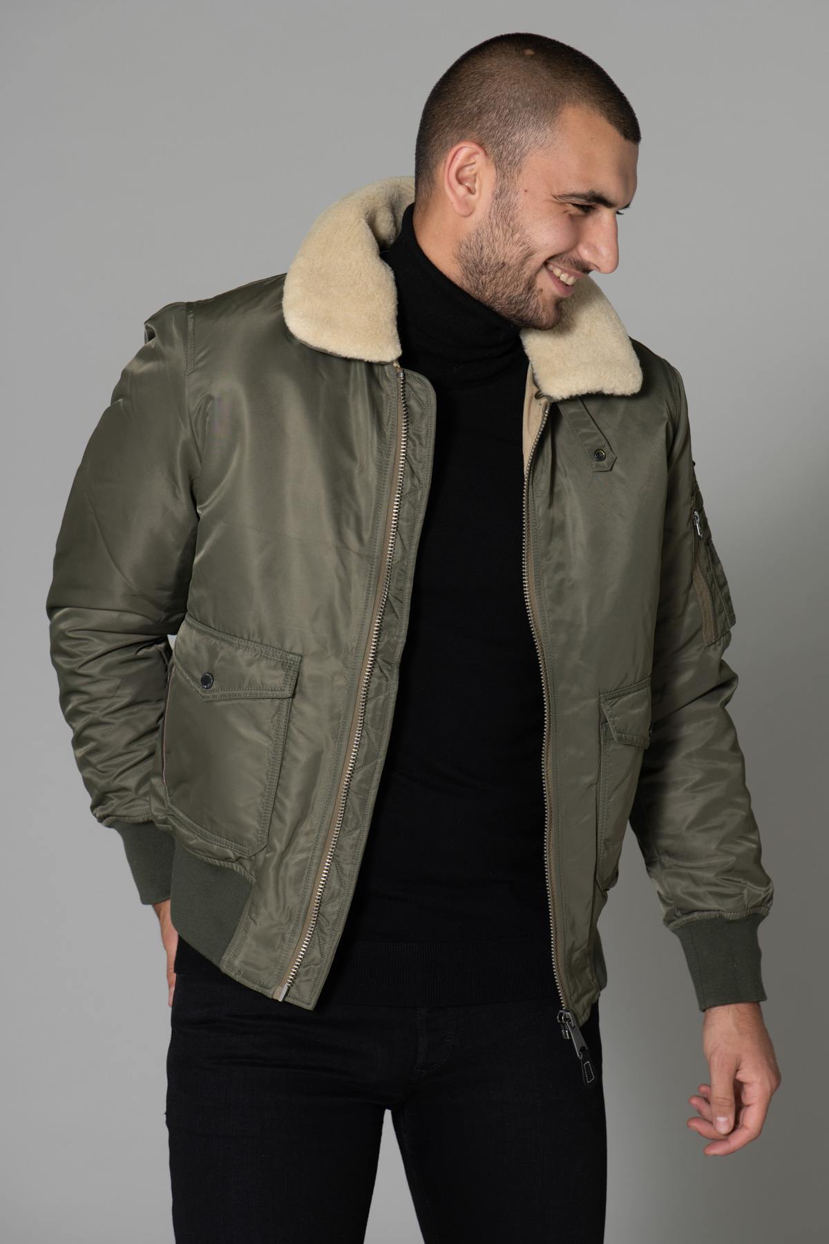 Khaki pilot jacket with beige fur-lined collar - Image n°5