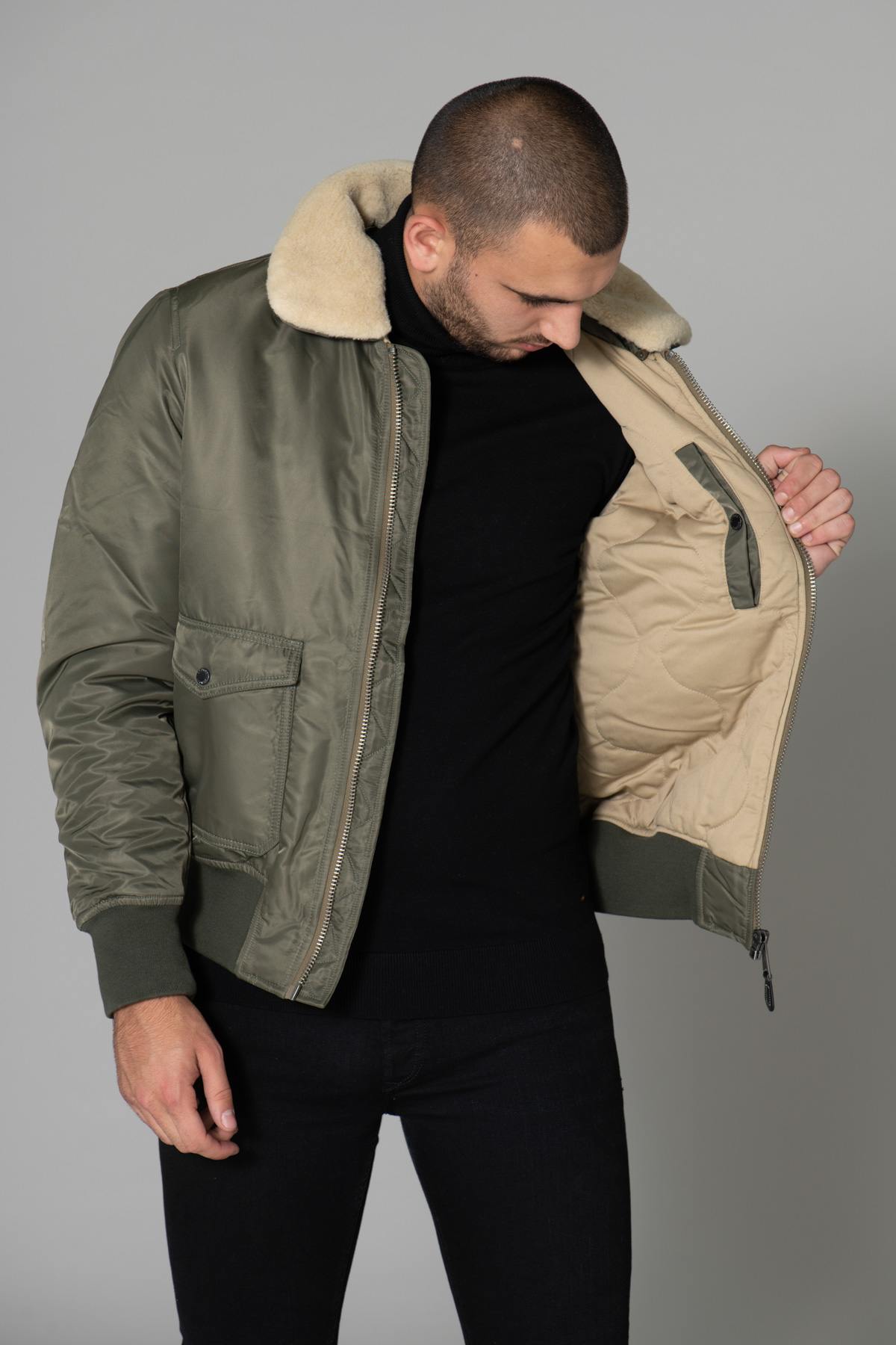 Khaki pilot jacket with beige fur-lined collar - Image n°6