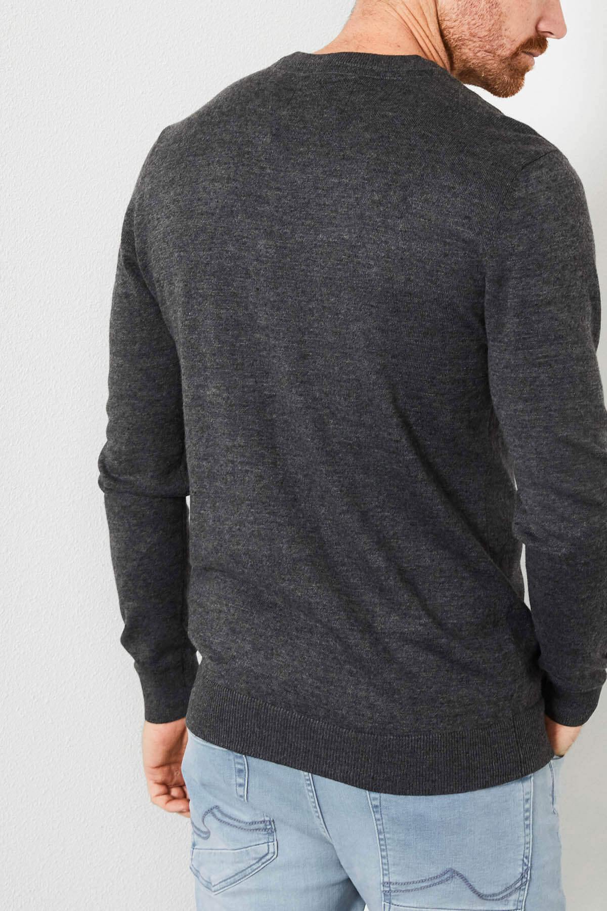 Fine black mottled sweater with V-neck - Image n°3