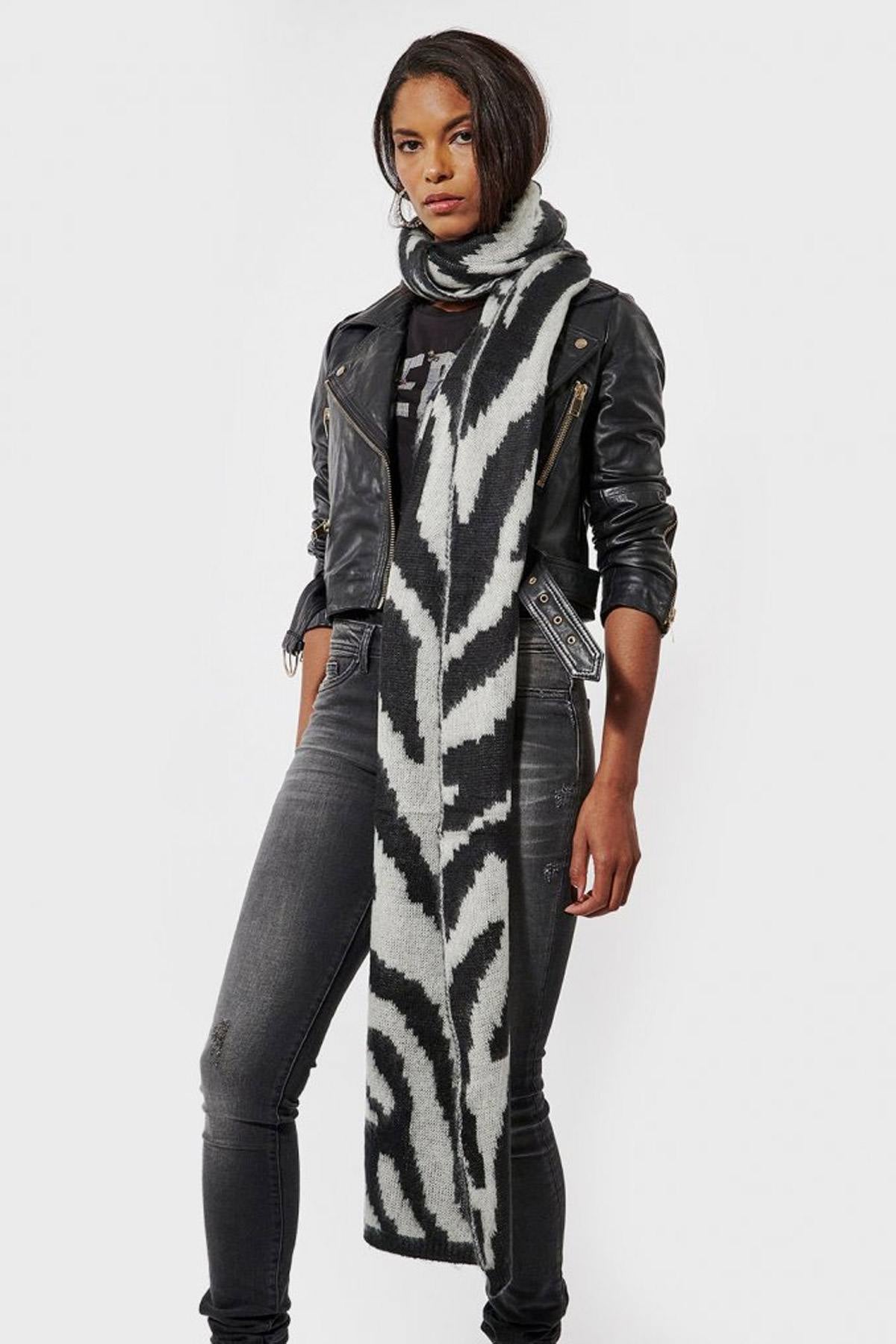 Long zebra scarf - Image n°1