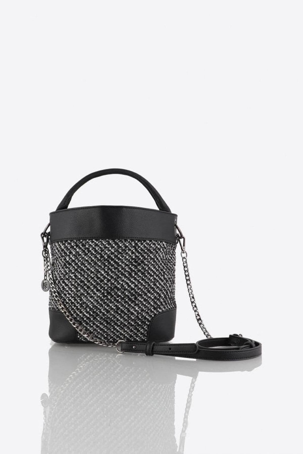 Handbag with handle and shoulder strap - Image n°8