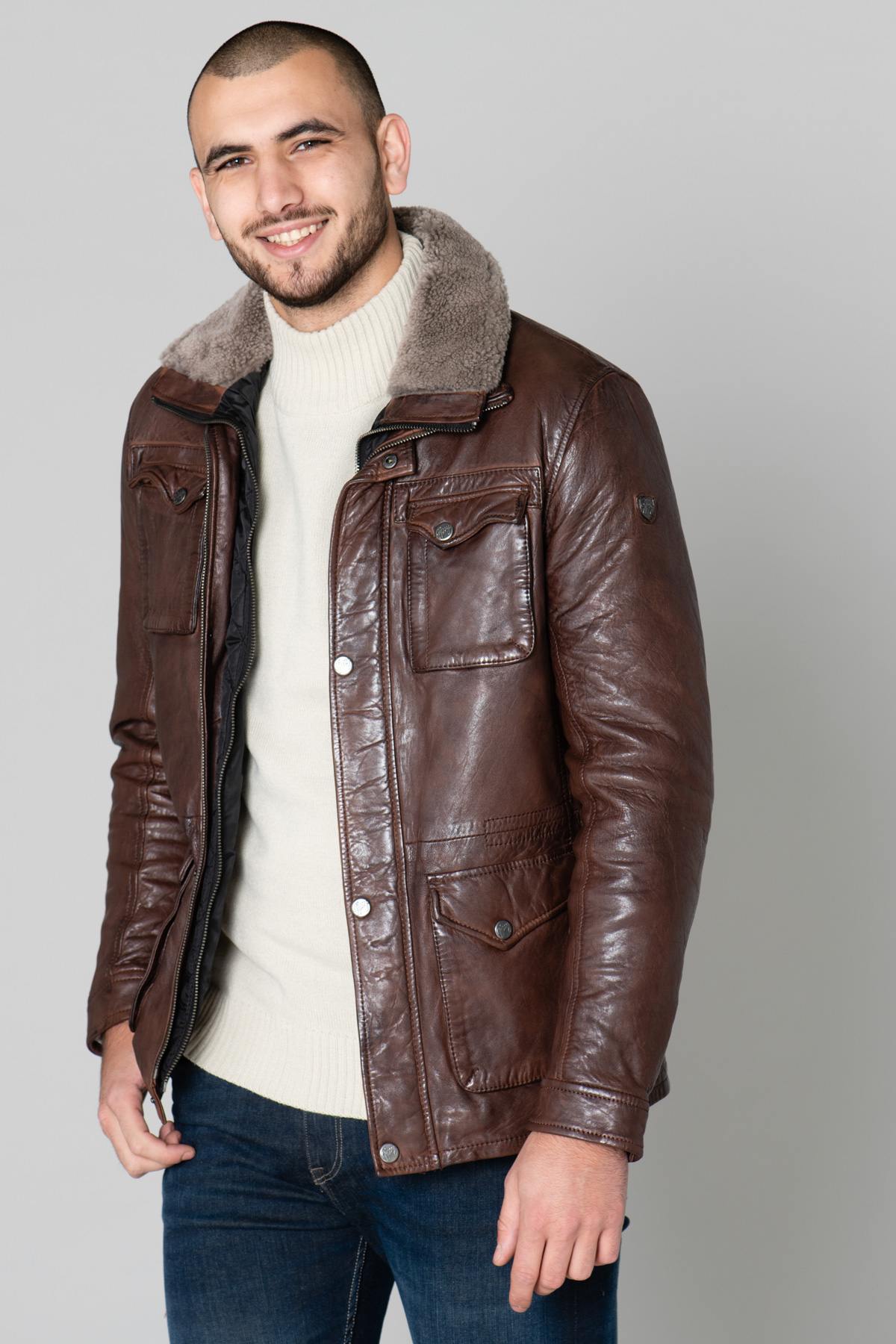 Mid-length brown leather jacket with fur collar - Image n°5