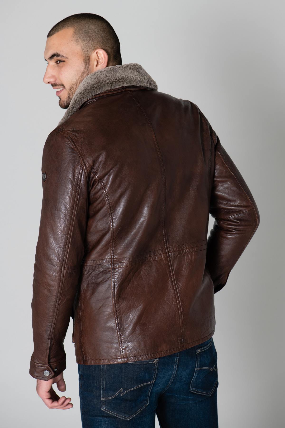 Mid-length brown leather jacket with fur collar - Image n°7