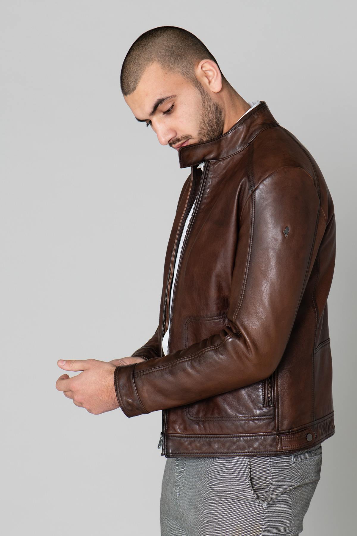 Men's distressed leather jacket - Image n°4