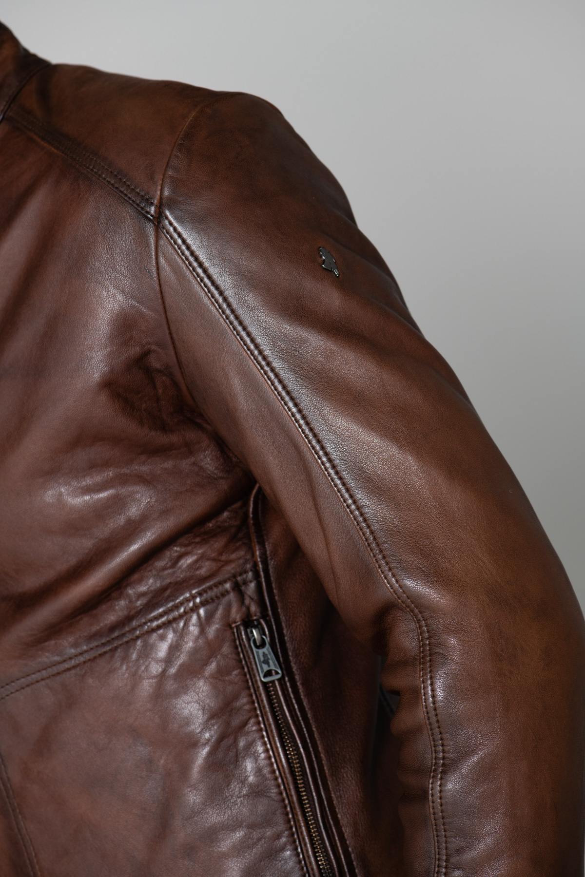 Men's distressed leather jacket - Image n°8