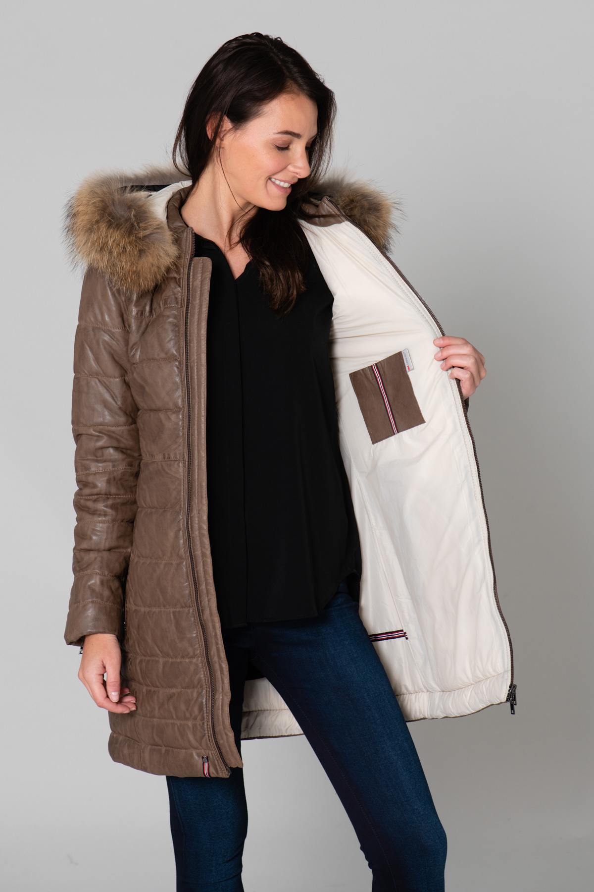 Long brown down jacket with fur collar - Image n°5