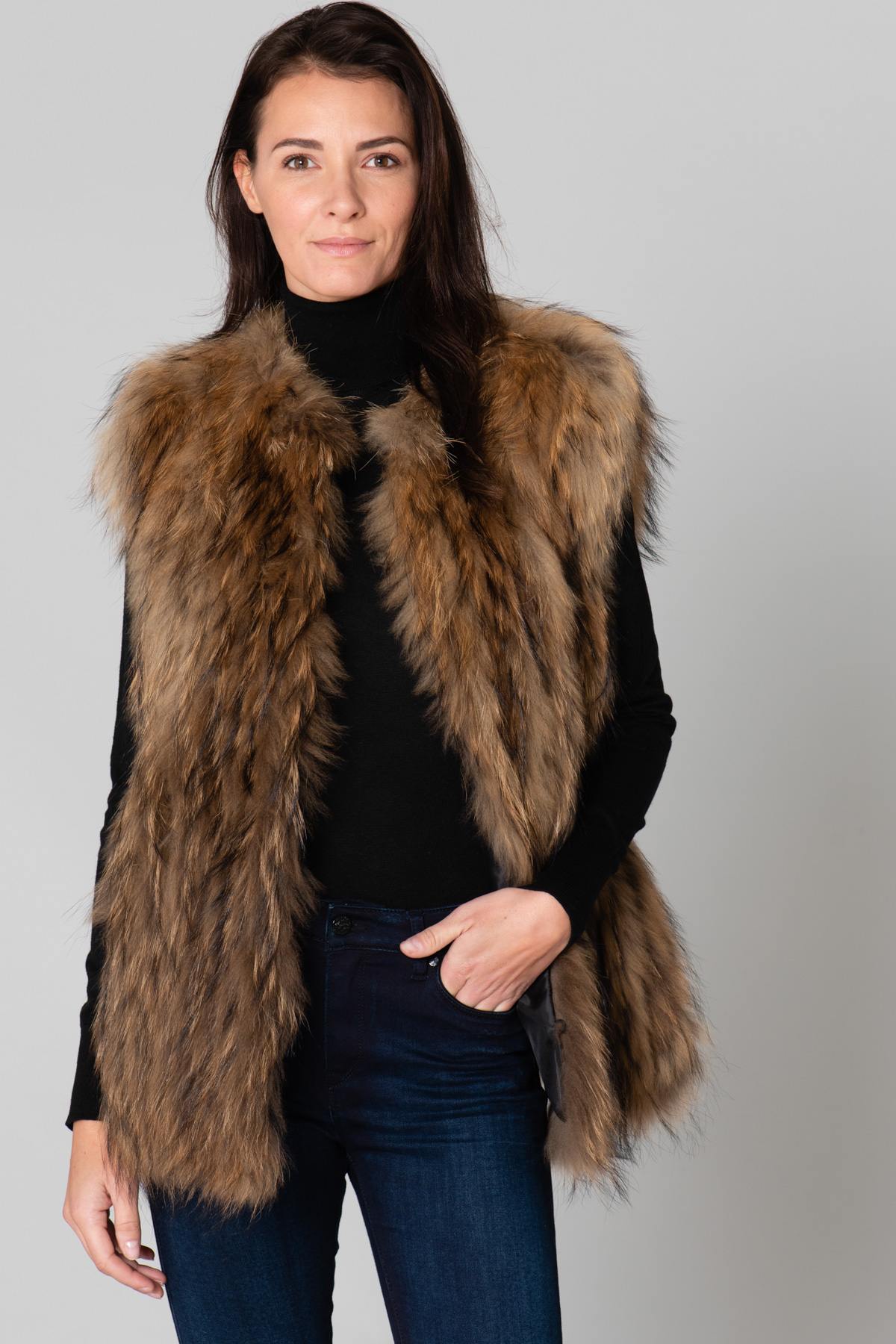 Natural colored fur vest - Image n°1