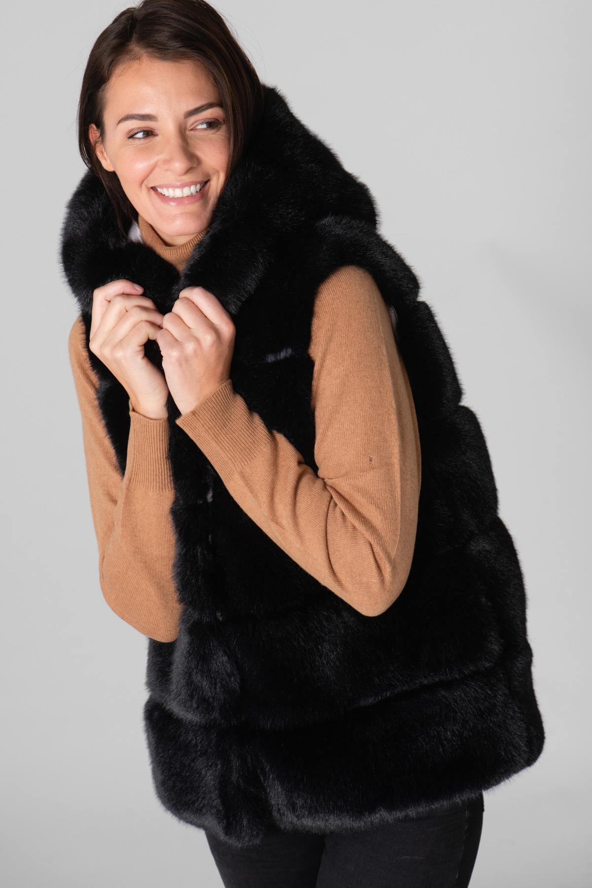 Black faux fur vest - Image n°4