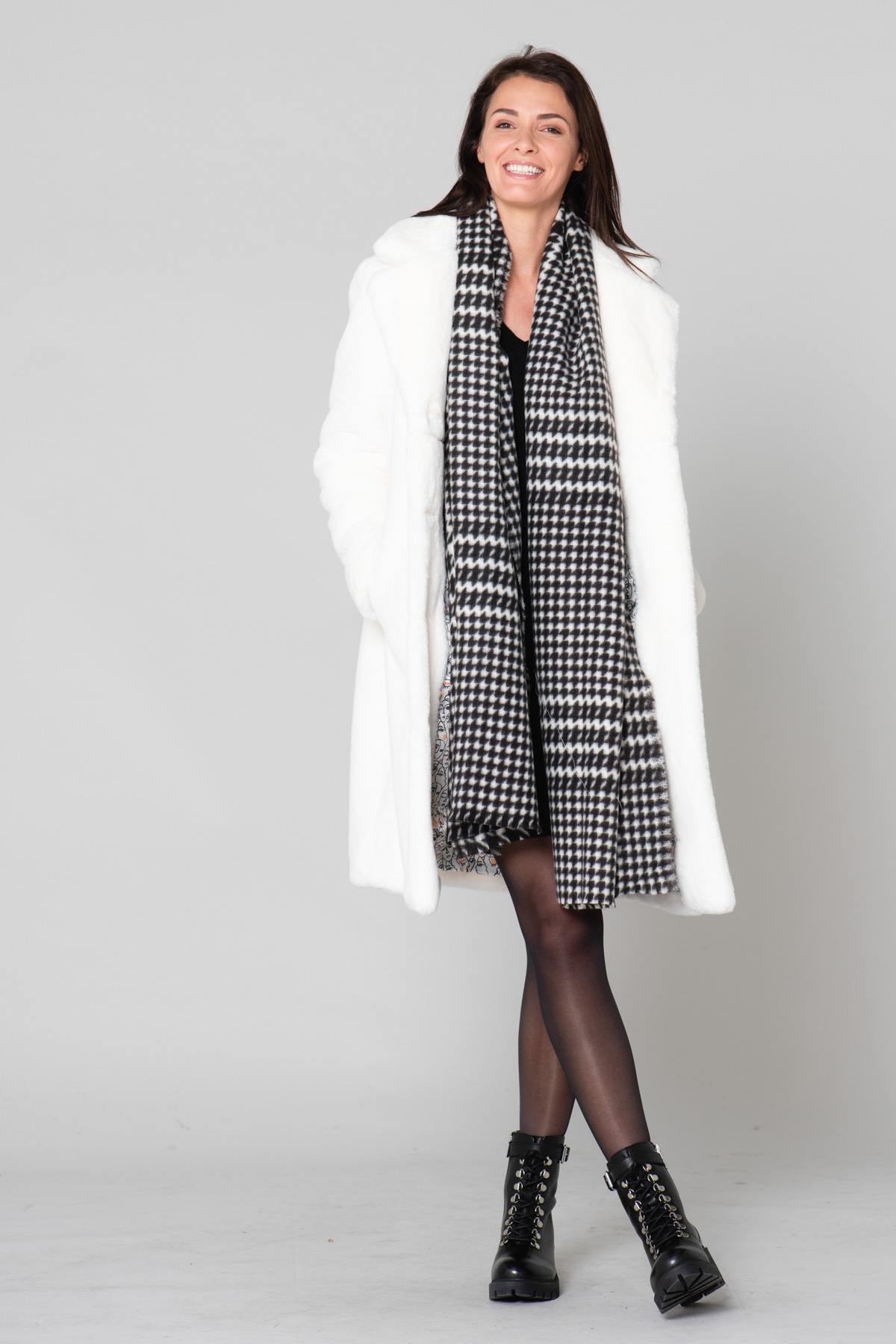 Long faux fur coat - Image n°1