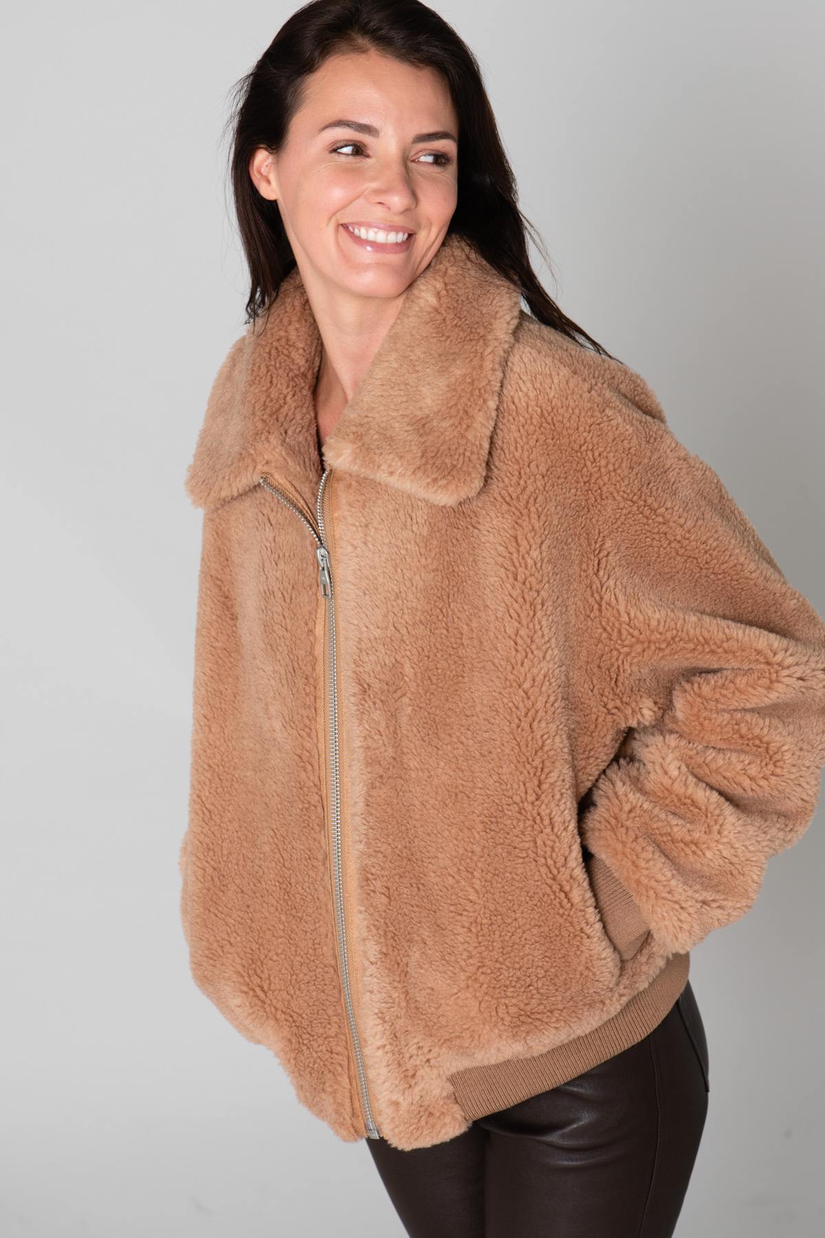 Camel oversized faux fur - Image n°7