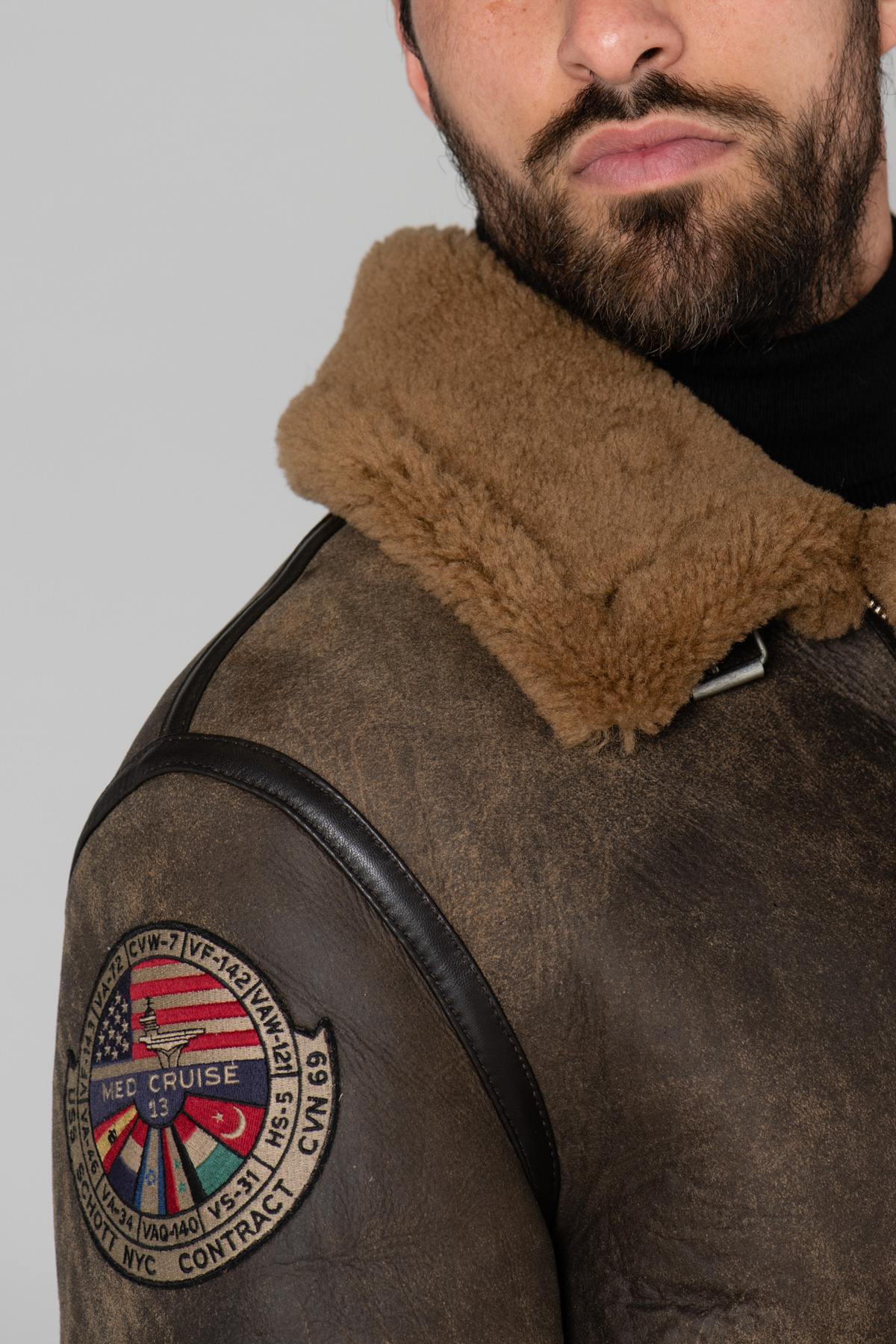 Vintage pilot bomber in shearling - Image n°7