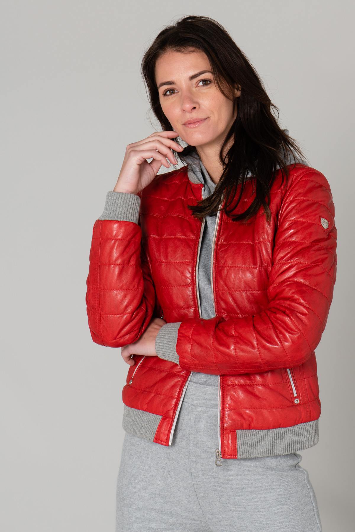 Fine red leather down jacket with cotton hood - Image n°4